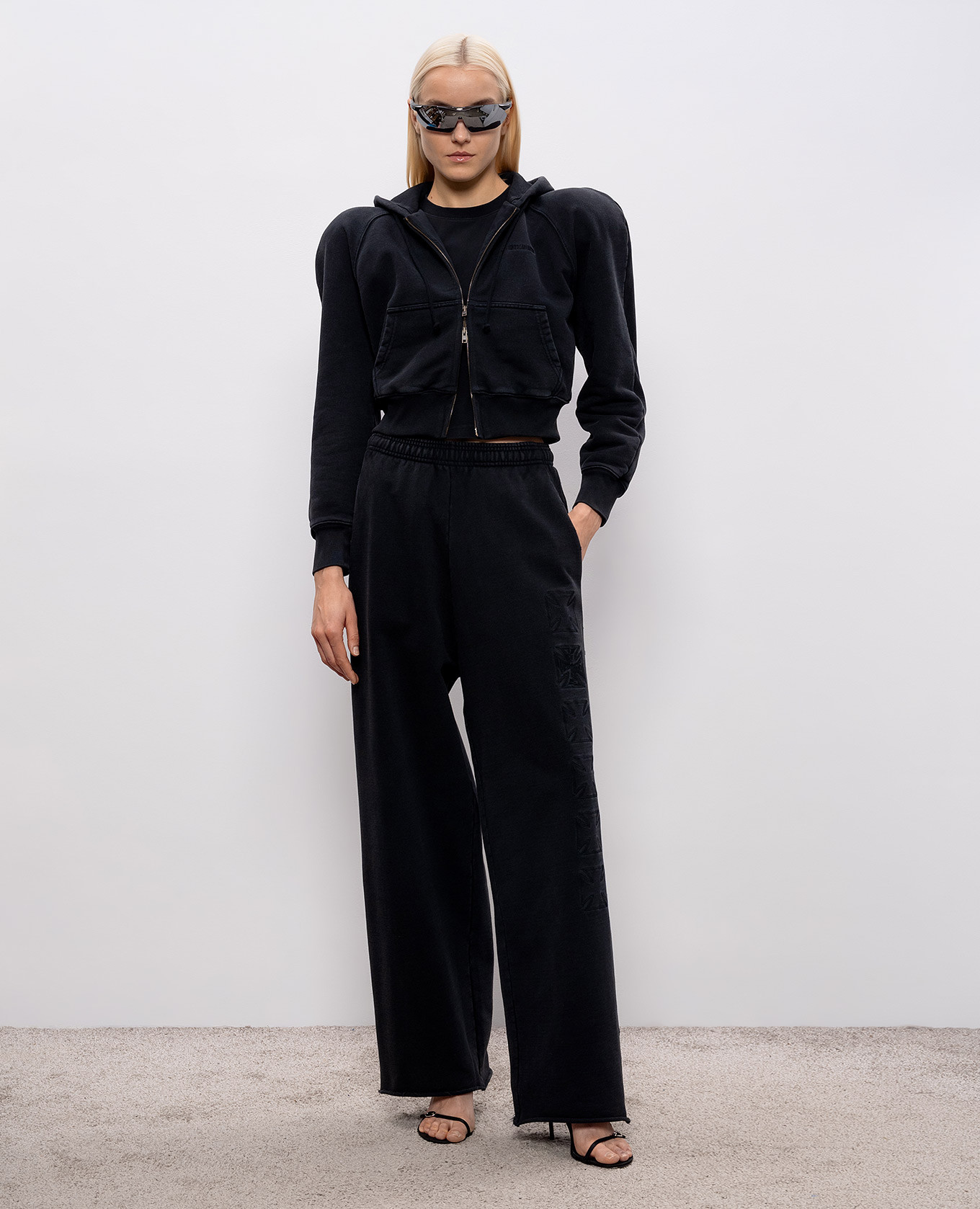 

Black cropped sports jacket with accent shoulders Vetements
