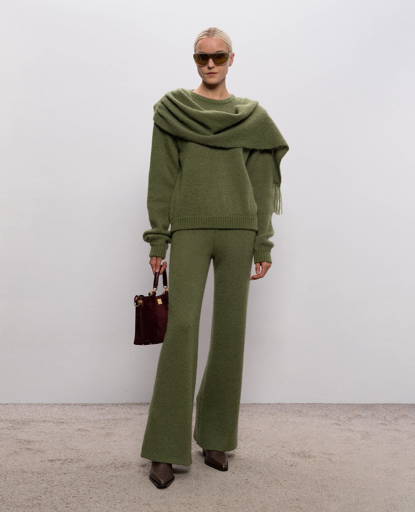Green wool sweater with scarf Rowen Rose 2