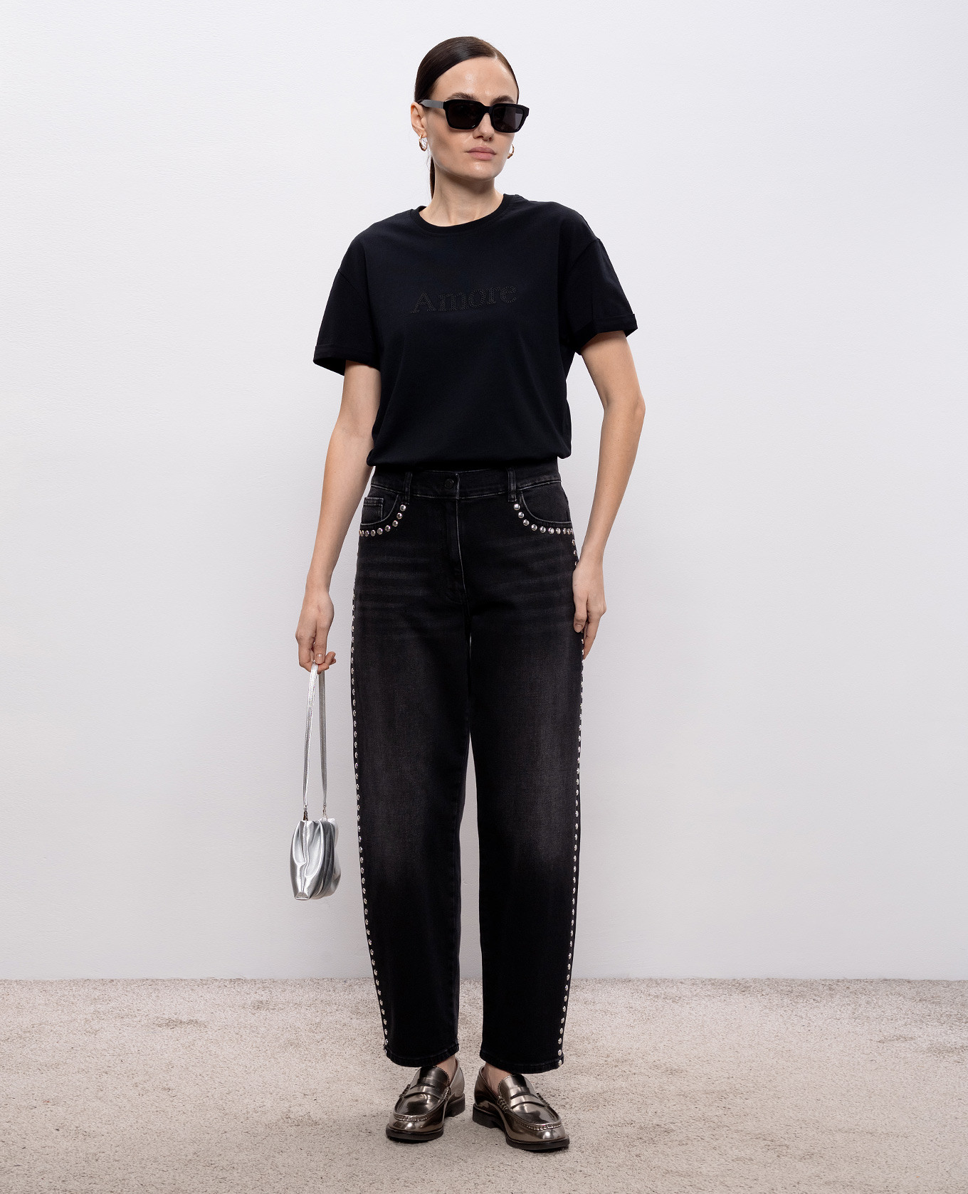 

Black T-shirt with embroidery Twinset