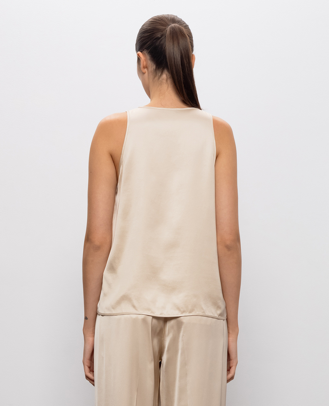 Beige top with monil chain Peserico 4