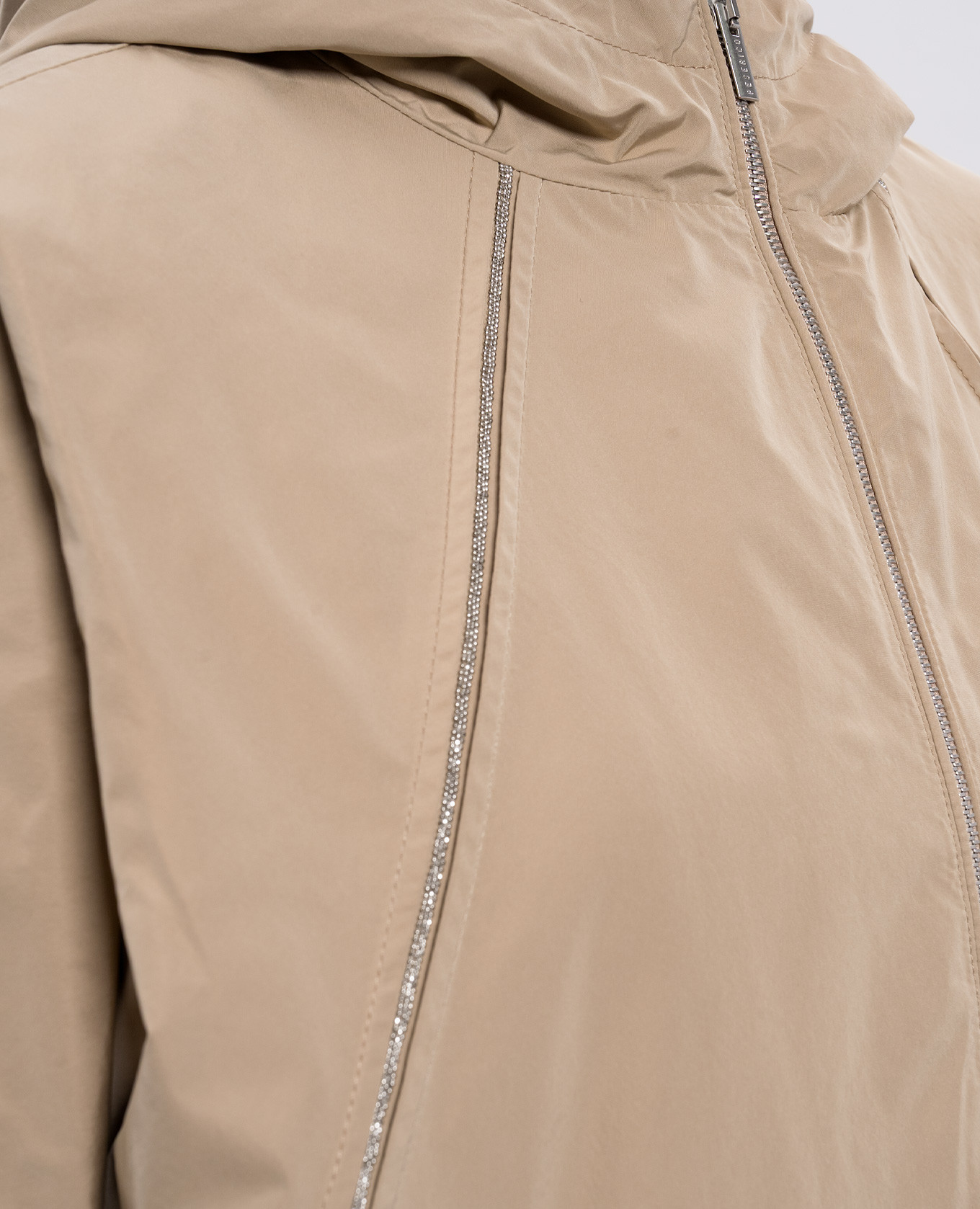 

Beige jacket with monil chain Peserico