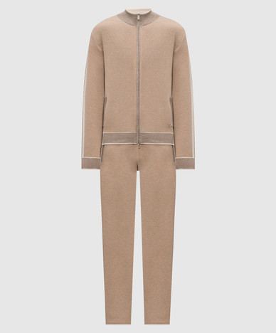 Tuta beige con emblema