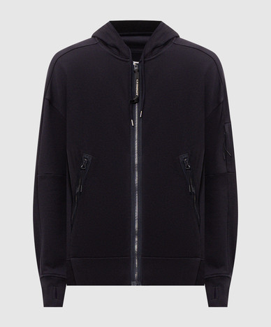 Blaue Sportjacke mit Logo-Aufnäher