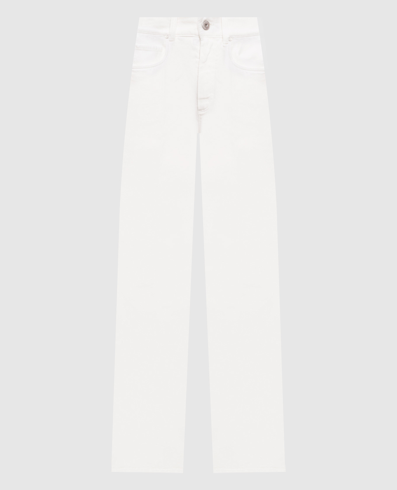 White jeans with a monil chain