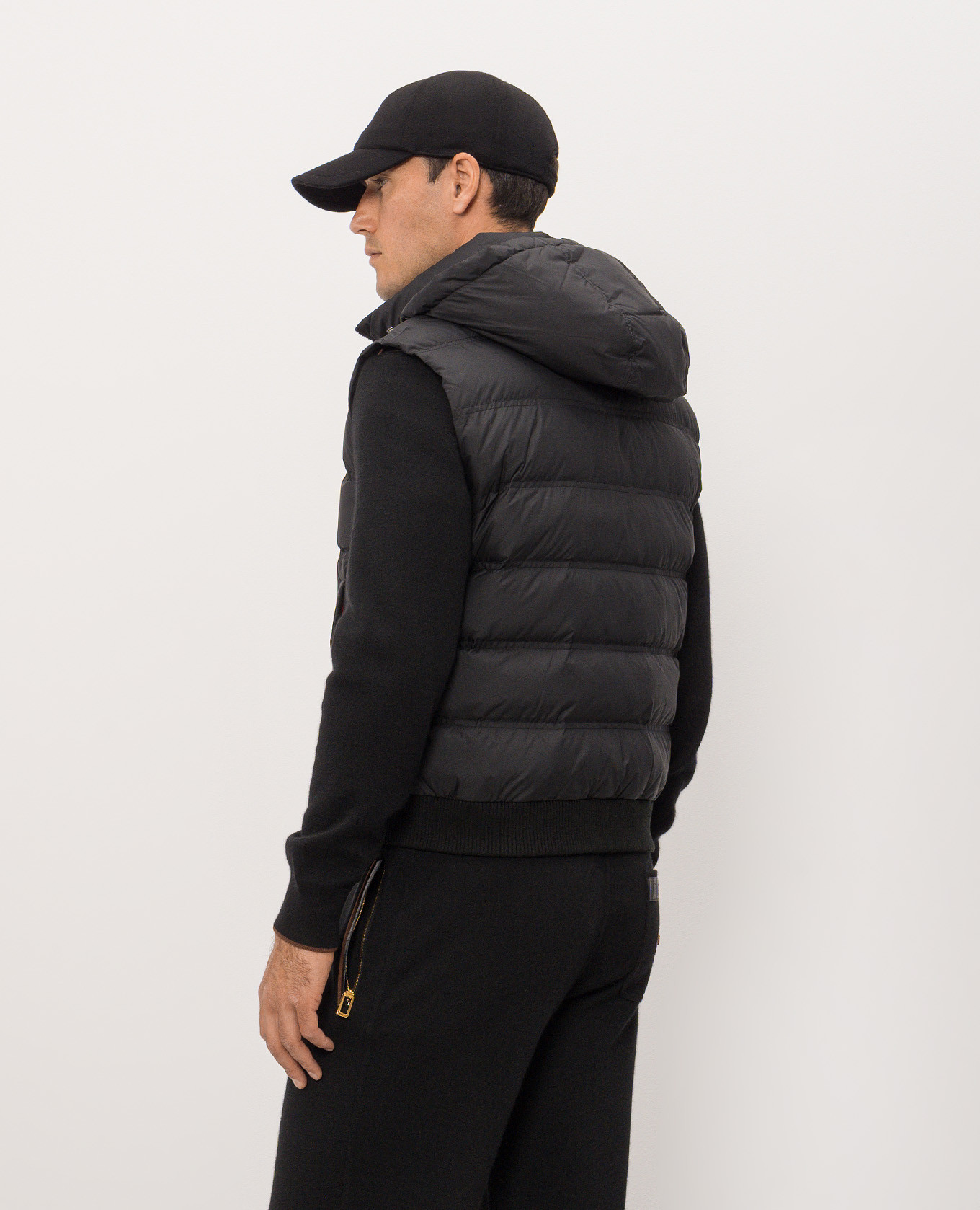 Black down vest with logo patch Be Florence 4