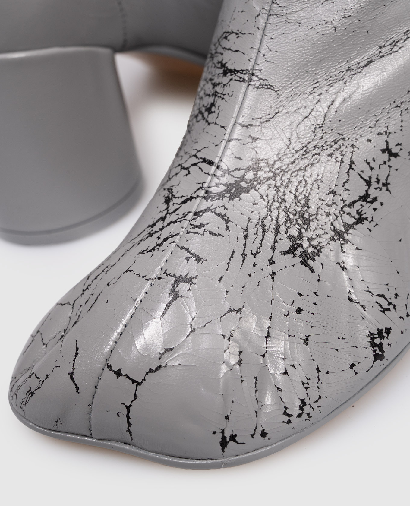 

Grey leather ankle boots with craquelure effect Maison Margiela MM6