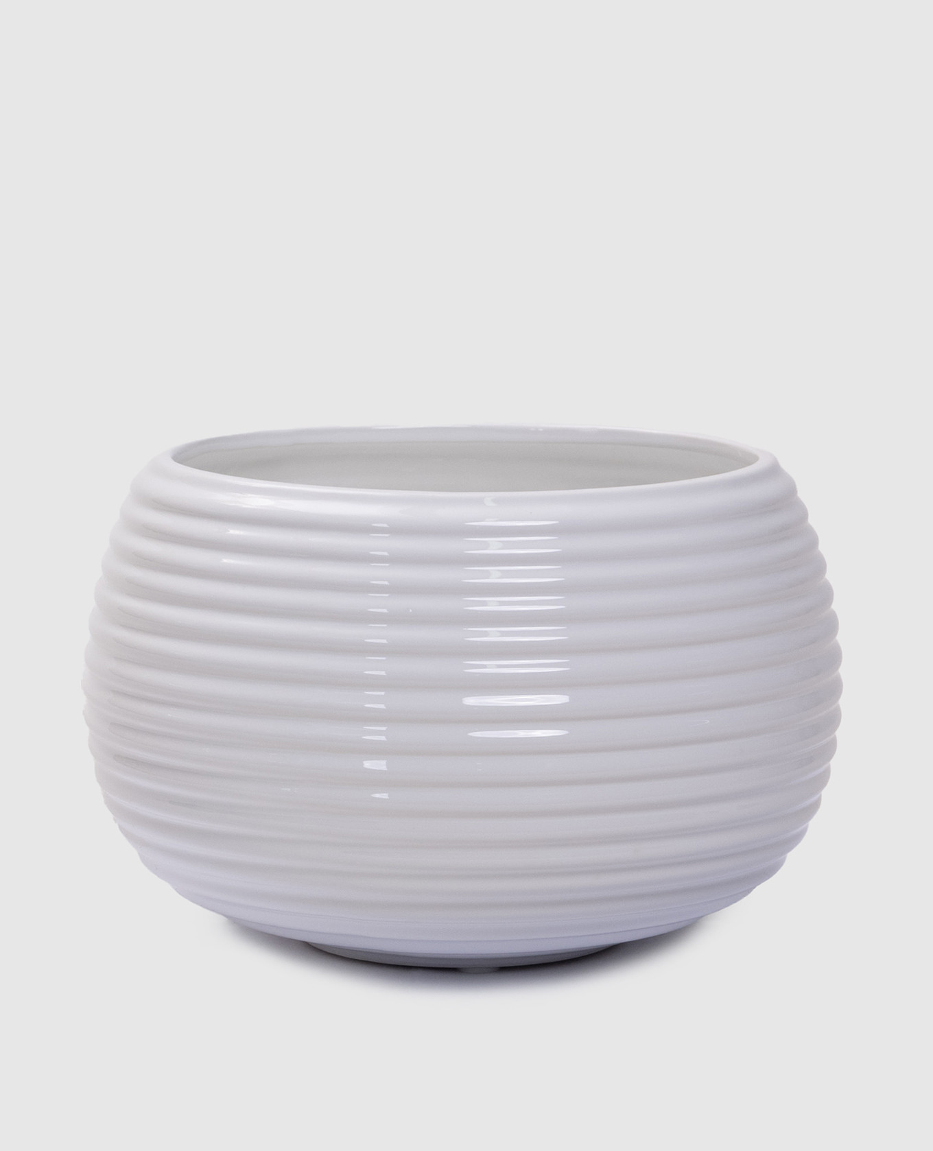 

White flowerpot Palais Royal