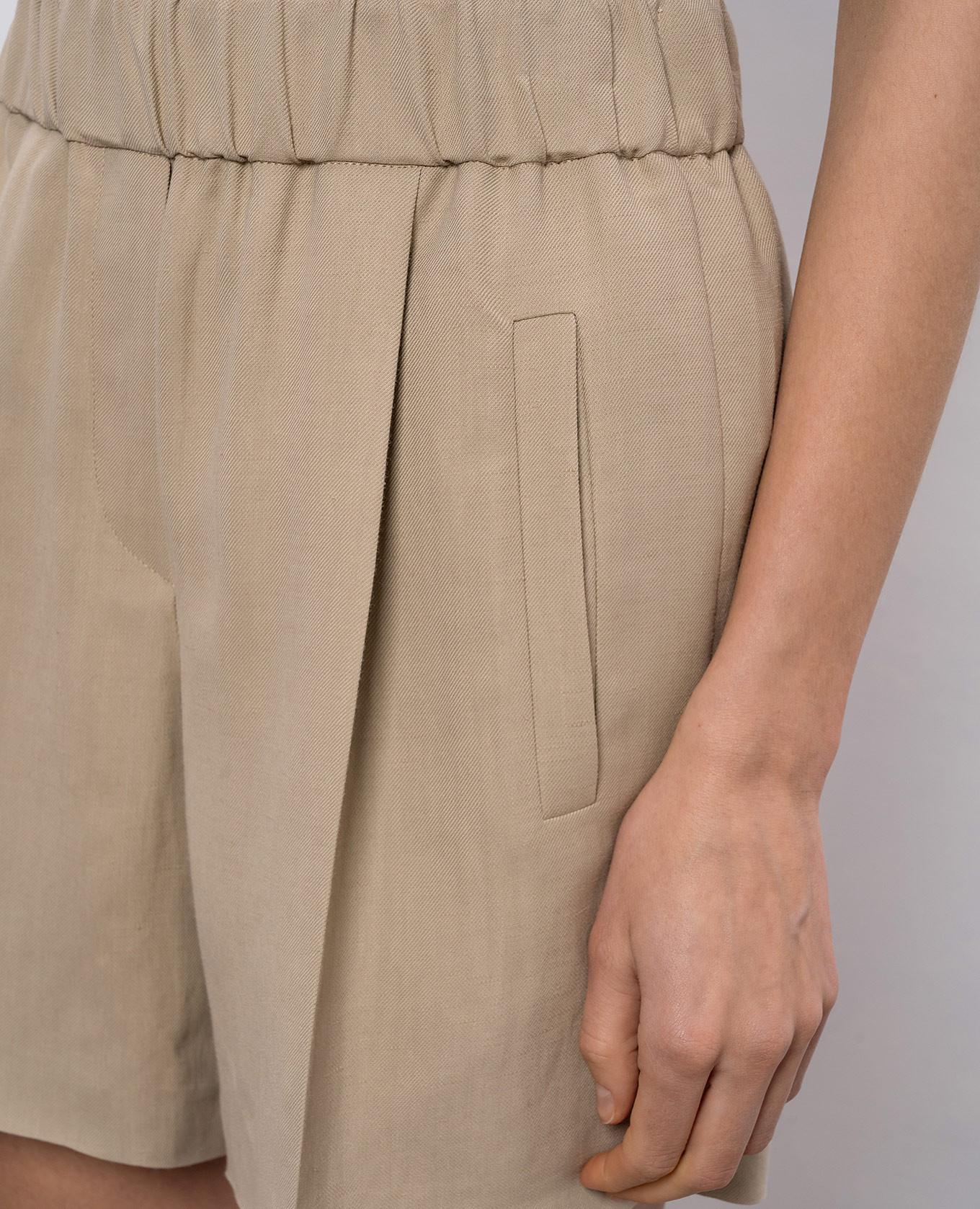 

Beige linen shorts Brunello Cucinelli