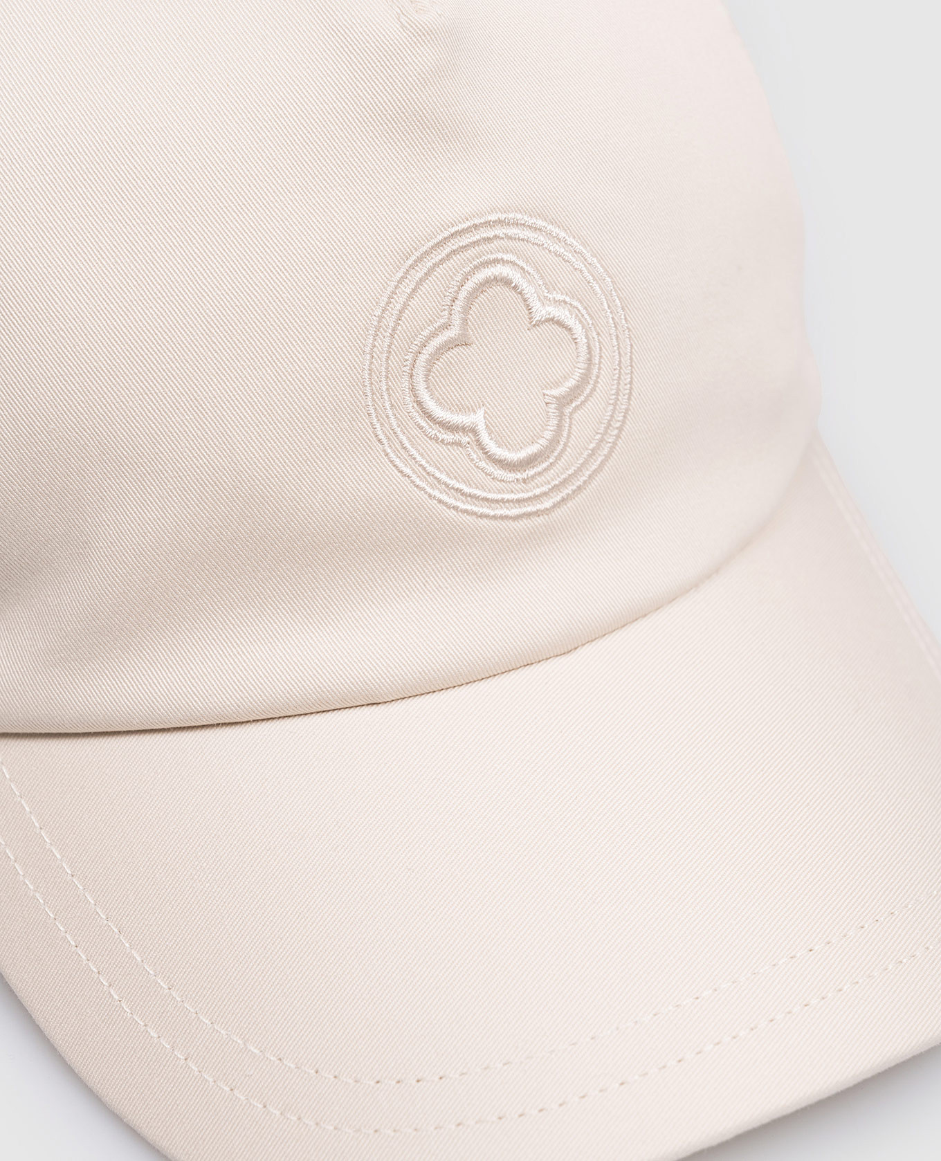 White cap with embroidered emblem Peserico 4