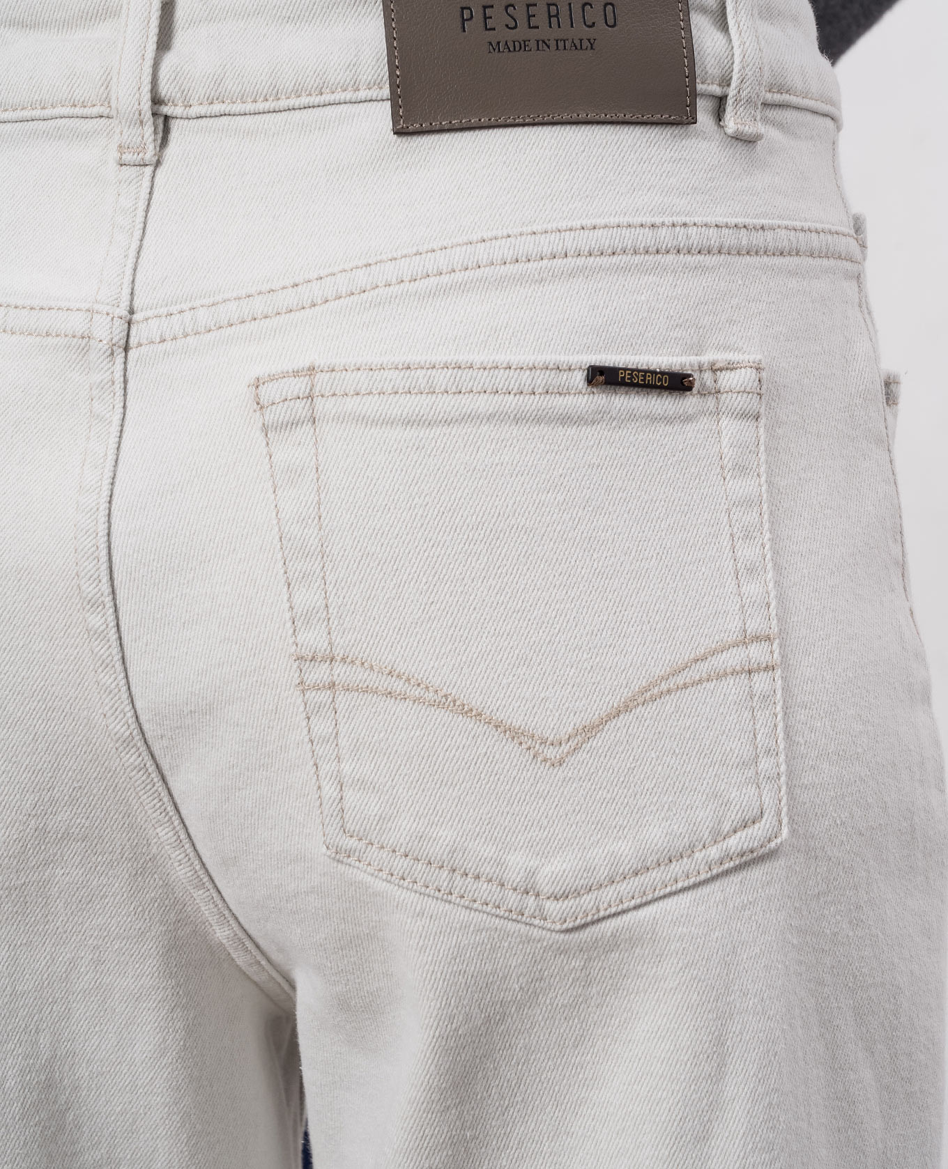 

Grey jeans with logo patch Peserico