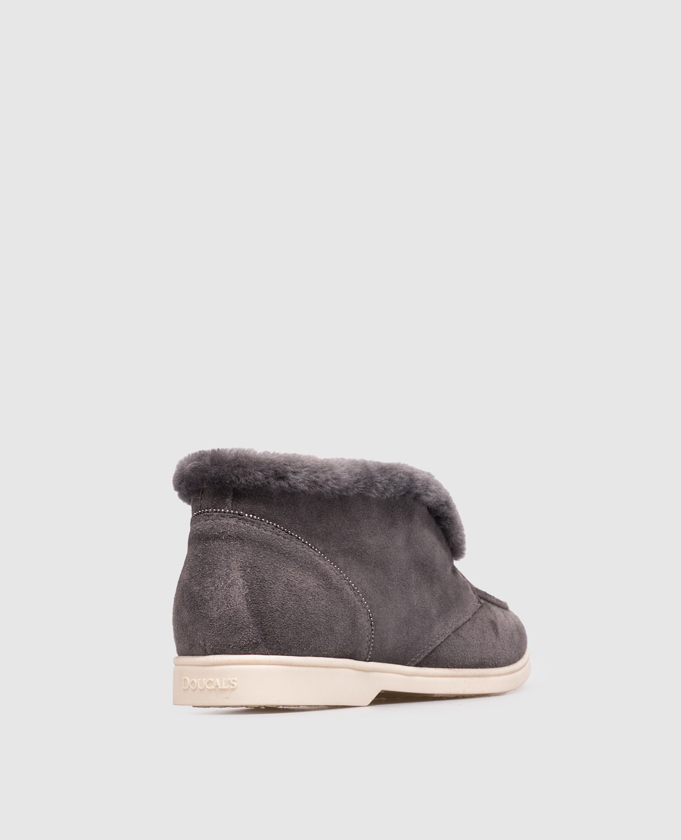 

Gray suede deserts on fur with a monil chain Doucal's, Grey