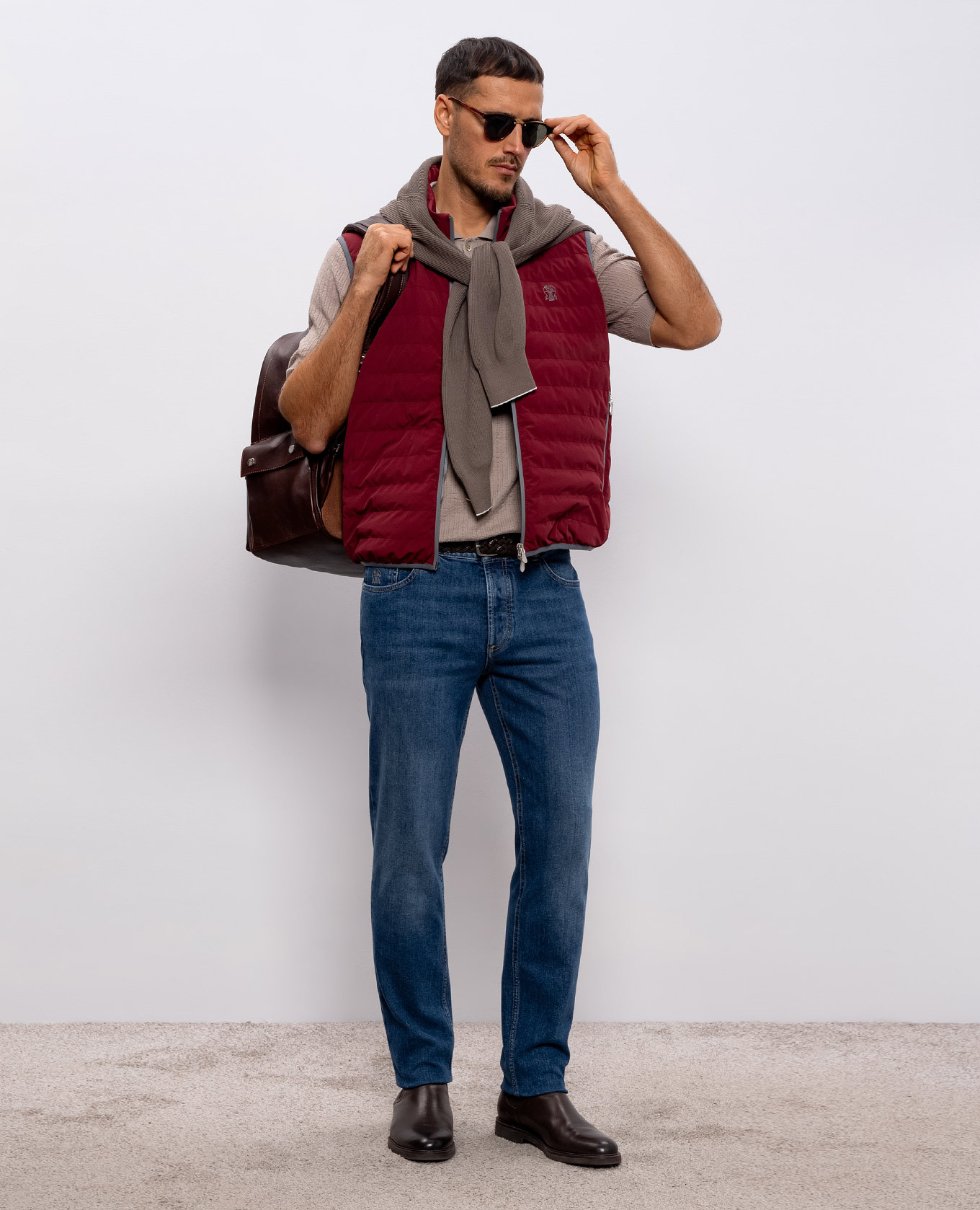 

Blue jeans with embroidered emblem Brunello Cucinelli