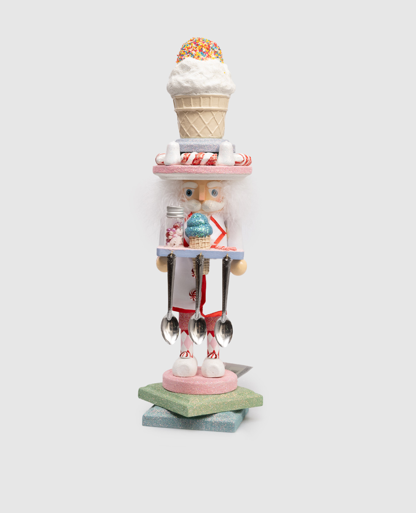 

Nutcrackers Ice Cream Figurine Kurt Adler, White