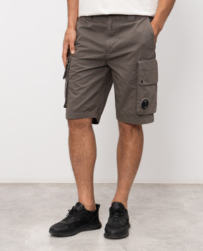 C.P. Company Grey cargo shorts with textured logo patch MBE245A110340O