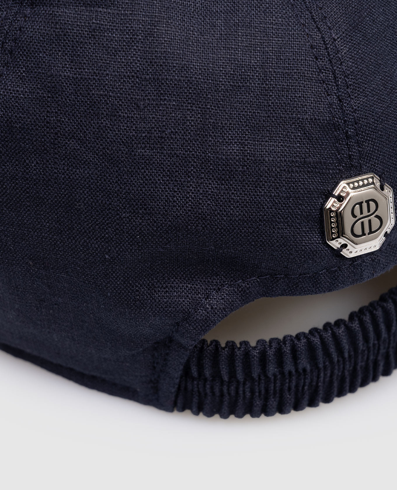 

Blue linen cap Bertolo Cashmere