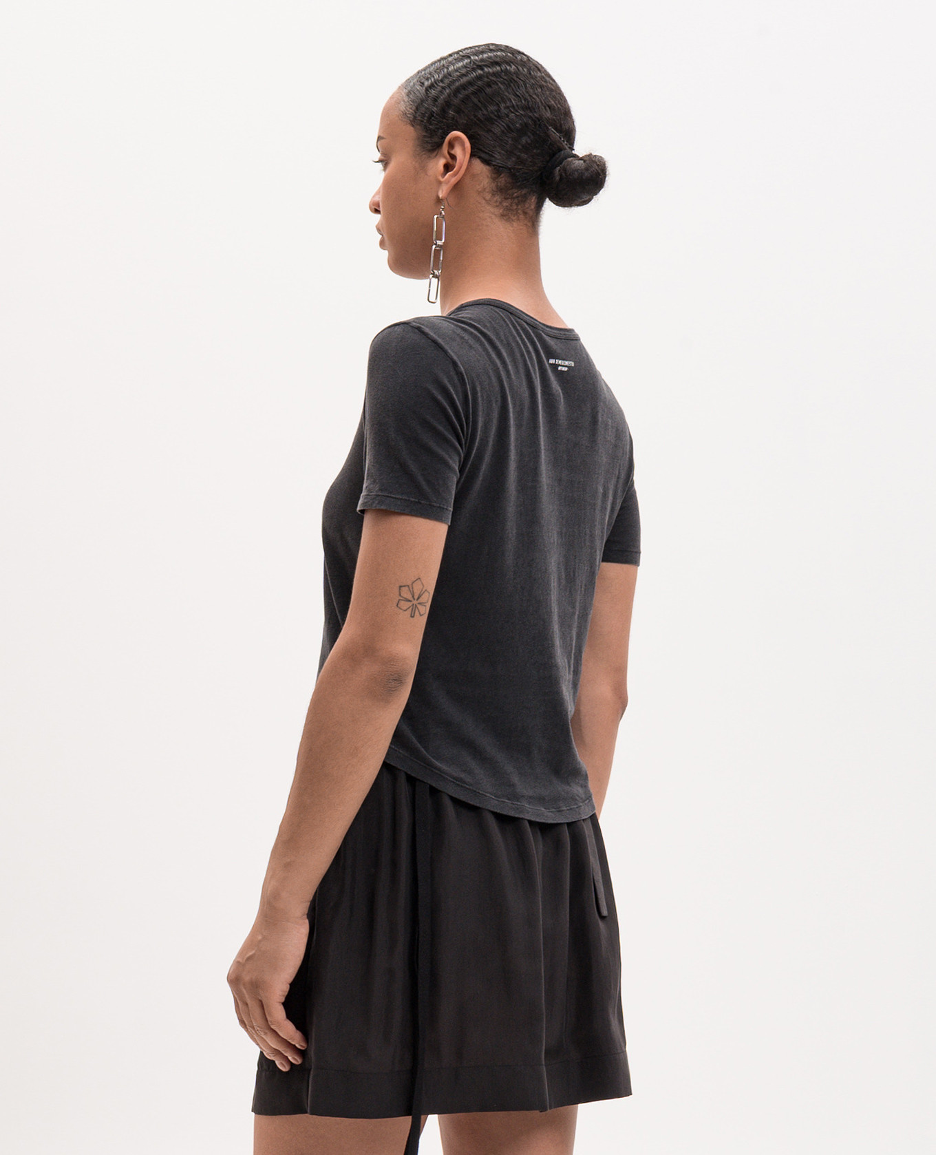 

Black T-shirt with inscription Ann Demeulemeester