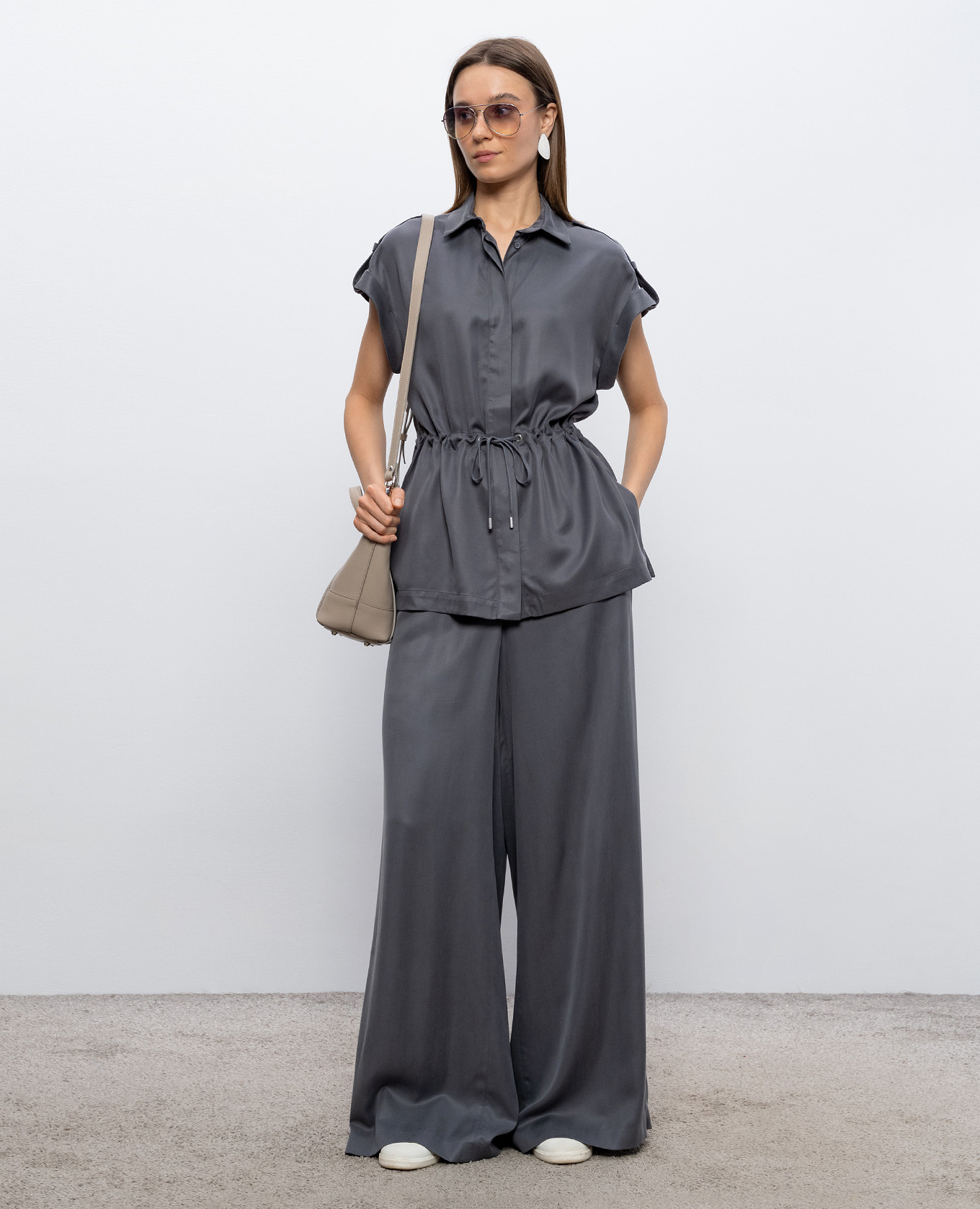 

Gray blouse with monil chain Peserico, Grey