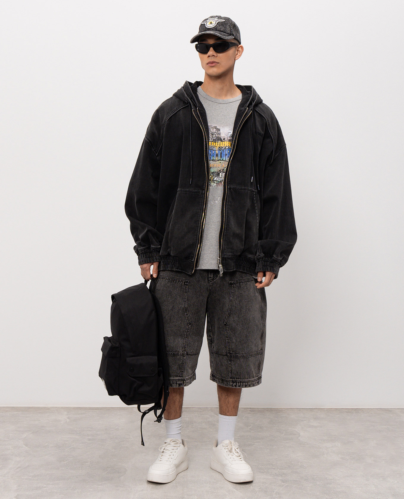 

Grey denim shorts with logo patch Juun.j