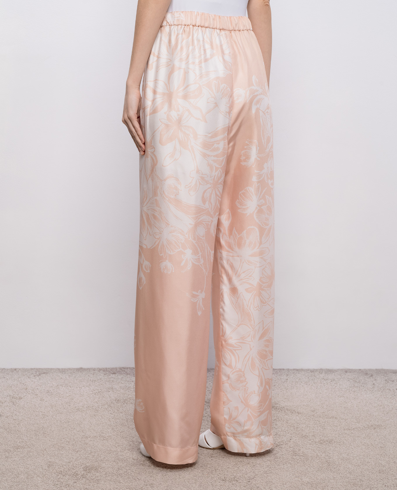

Beige silk pants with floral print Agnona