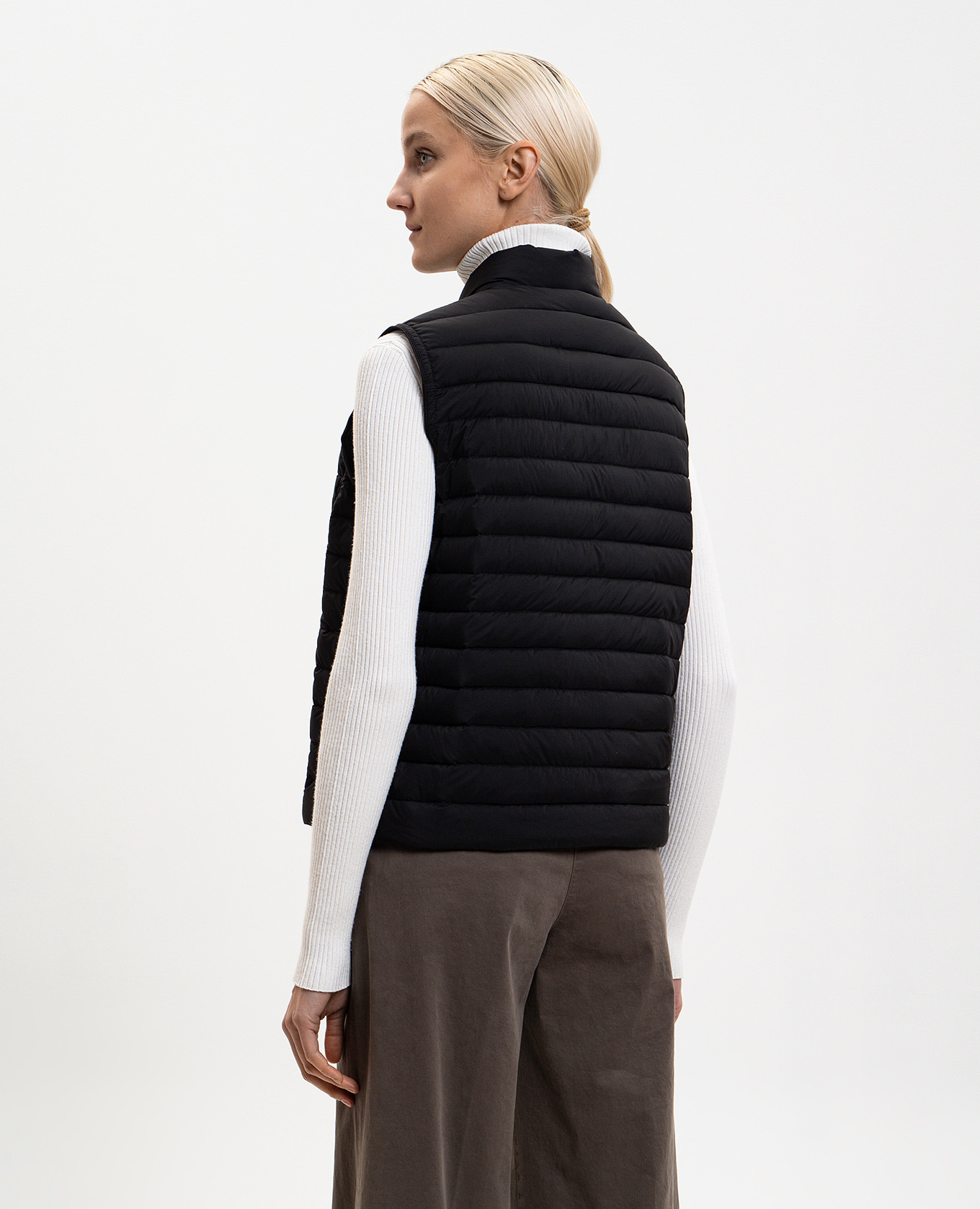 

OPRAH black down vest MooRER