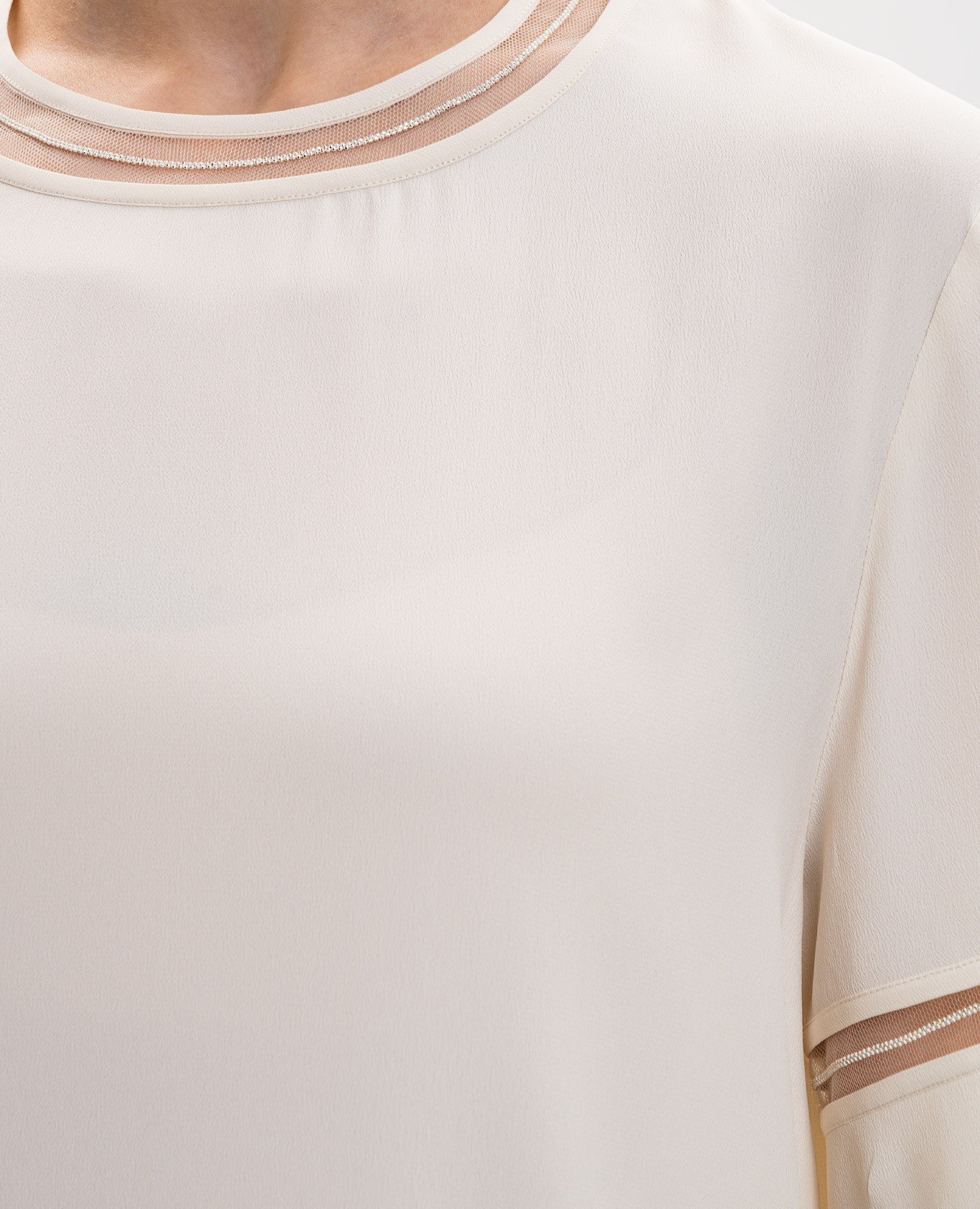 

Ivory silk blouse with monil chain Fabiana Filippi, Beige