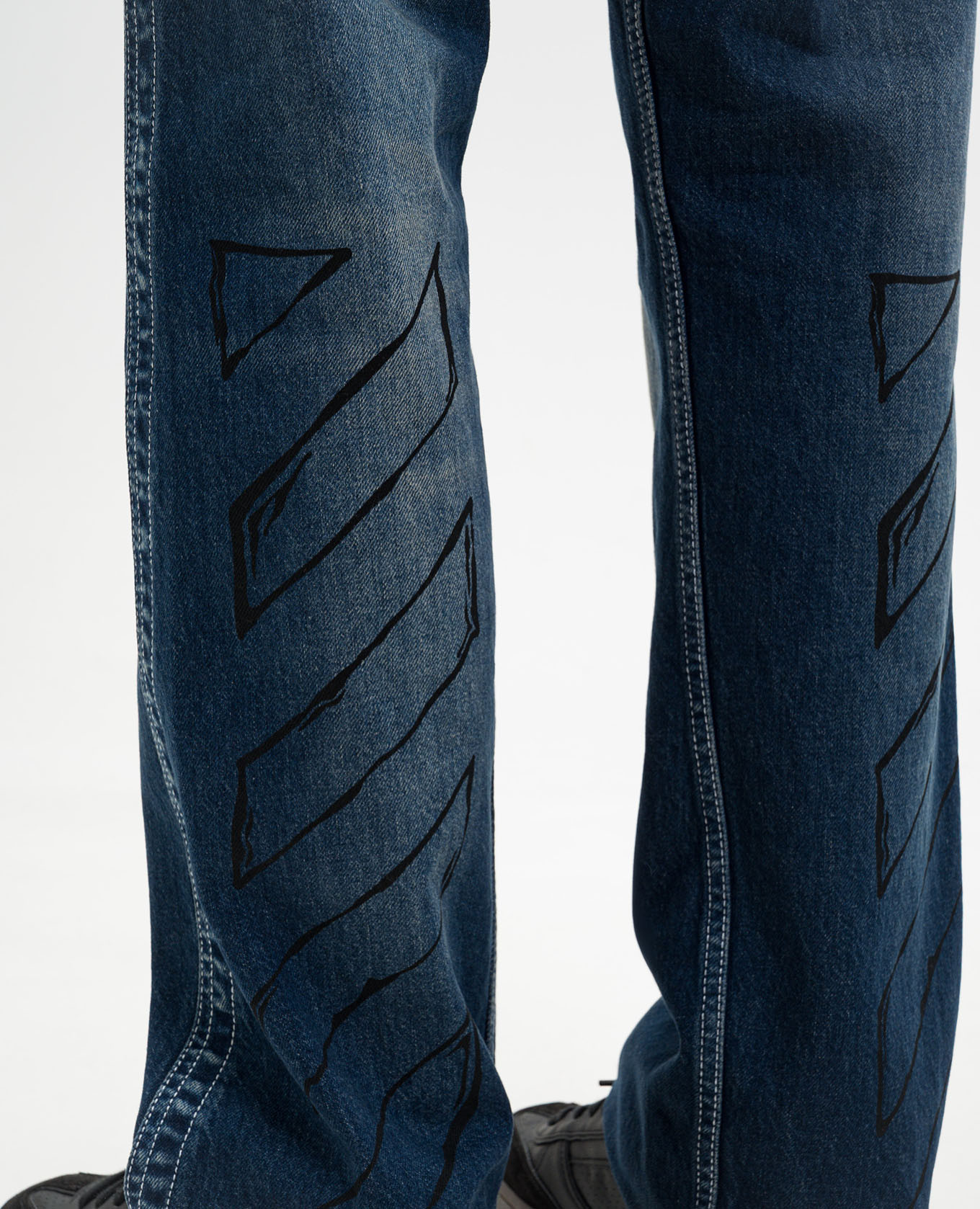 

Diag print distressed blue jeans Off-White
