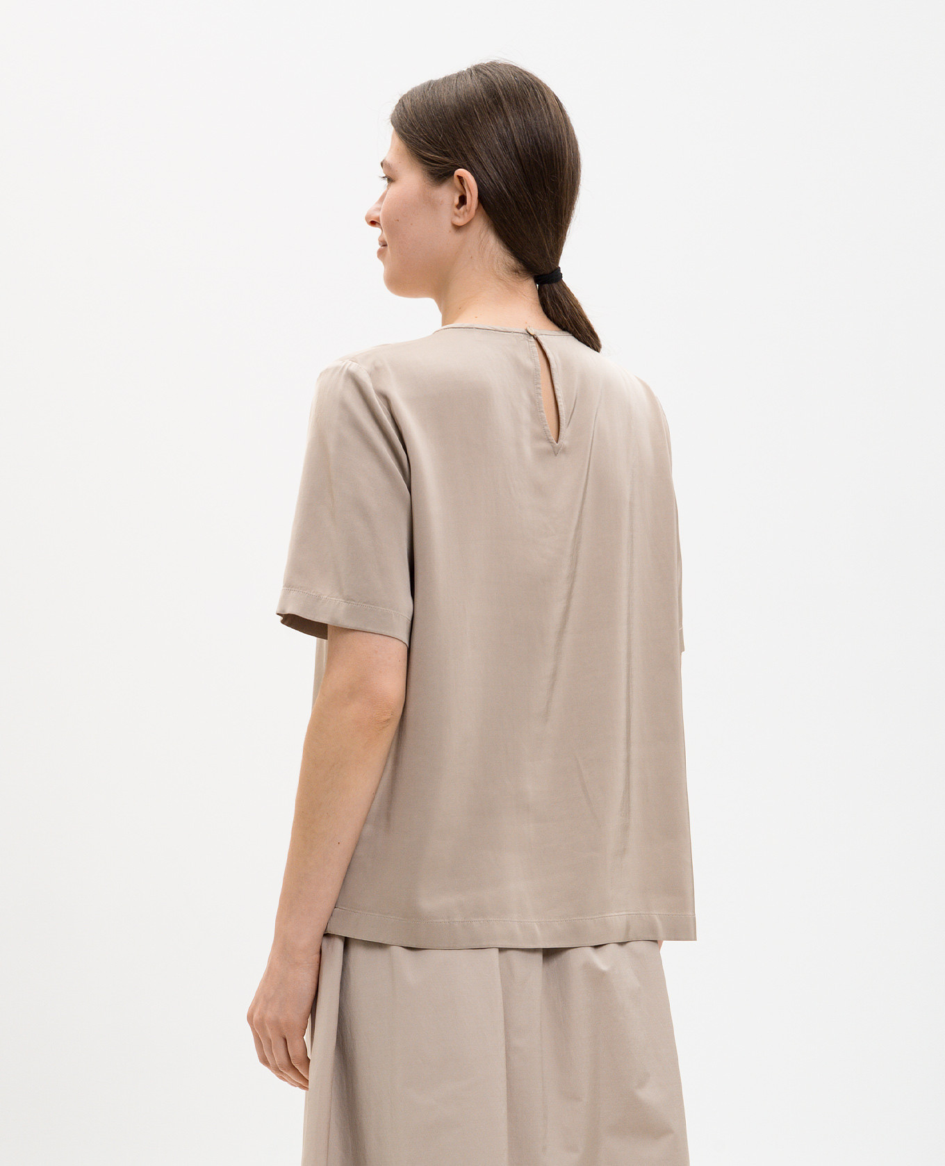 

Beige T-shirt with monil chain Peserico