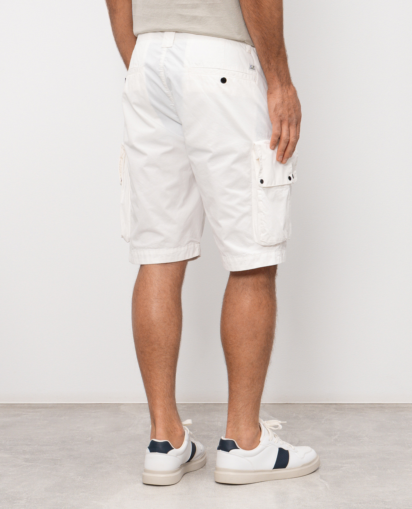 

White cargo shorts with logo patch C.P. Company