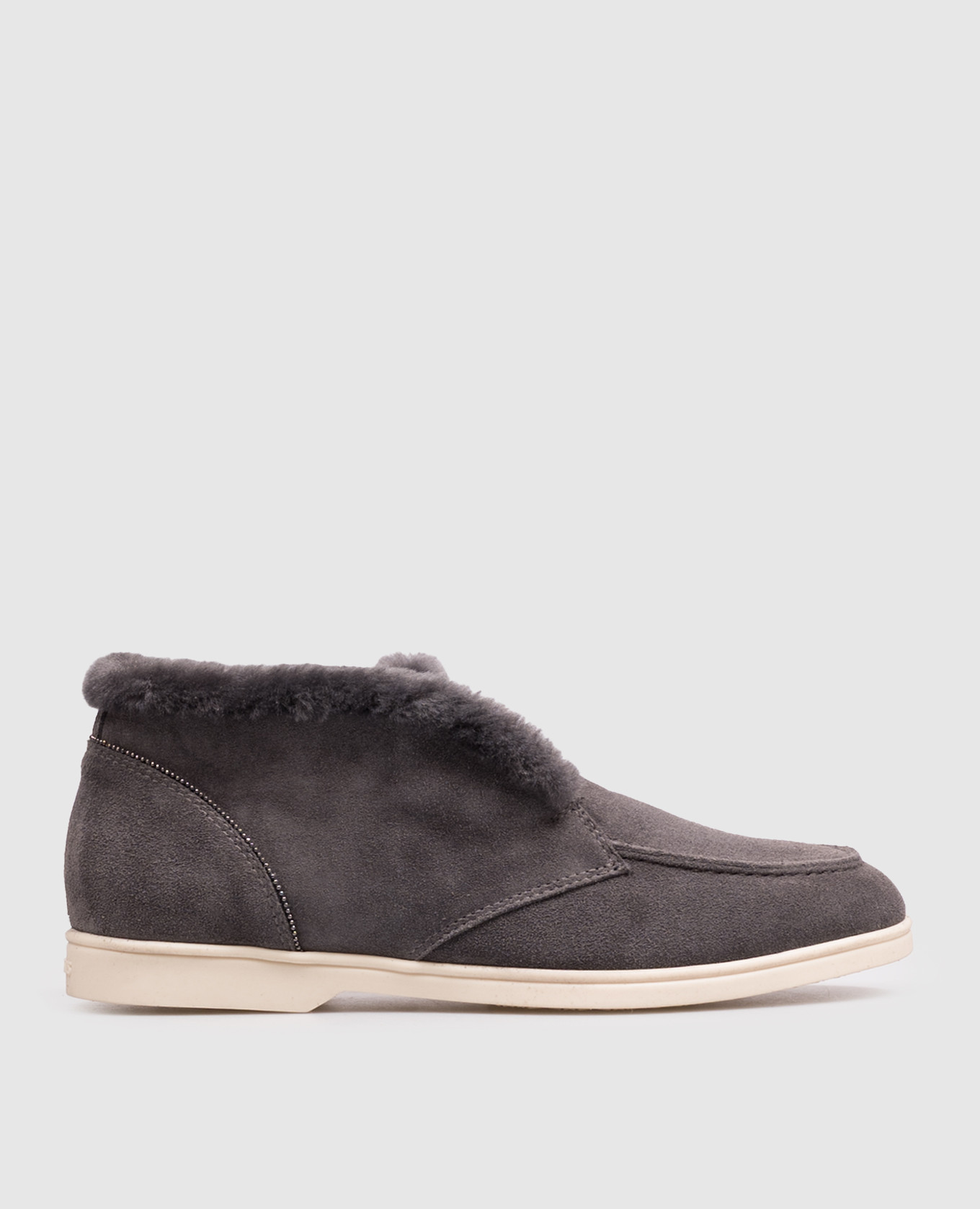 Gray suede deserts on fur with a monil chain
