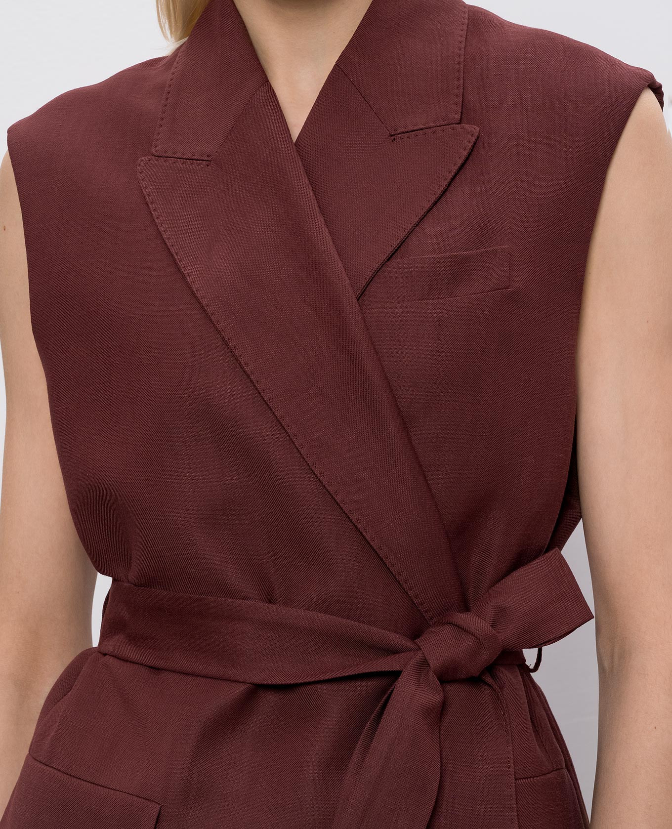 

Burgundy linen vest Brunello Cucinelli