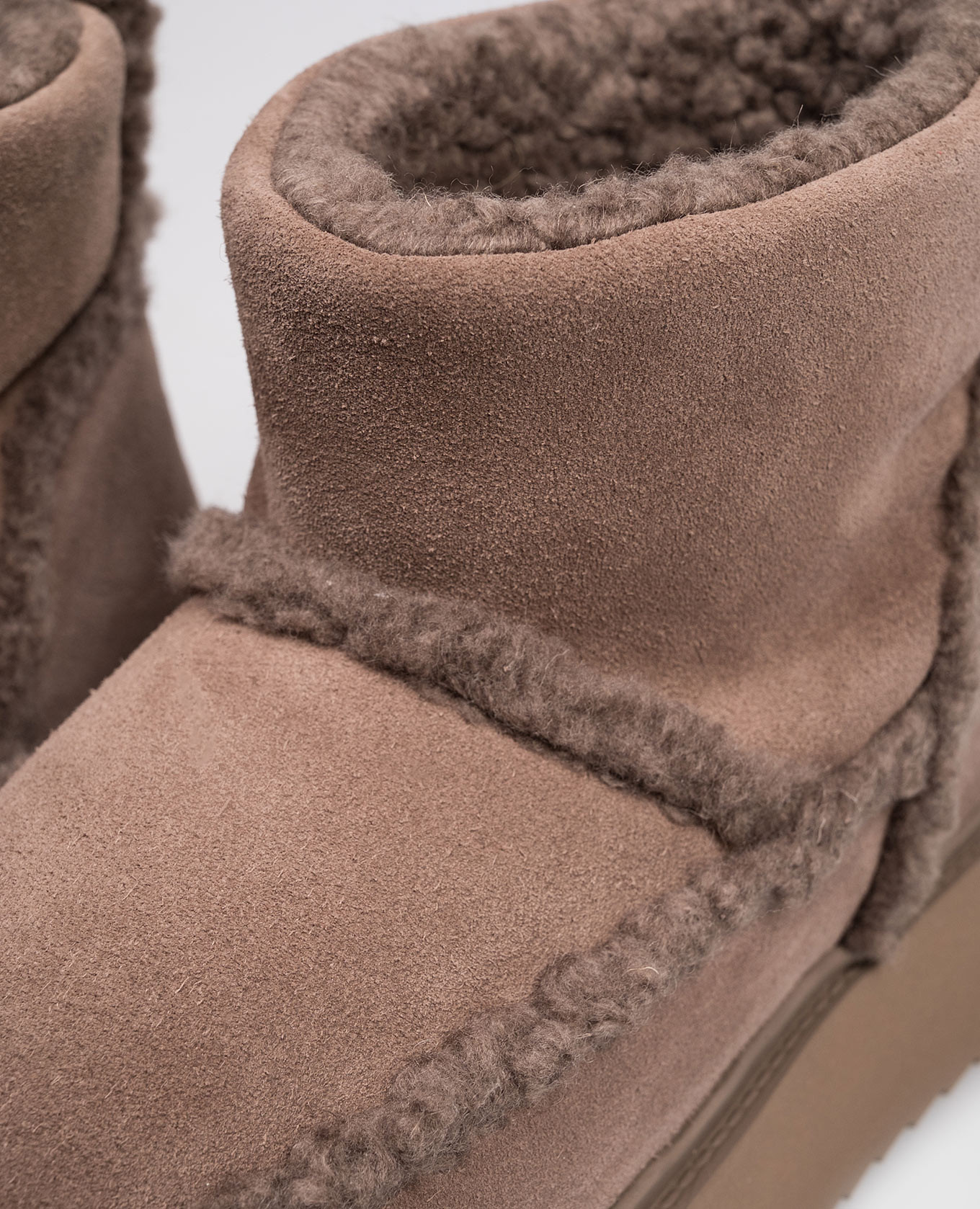 

Brown suede boots with fur and logo Inuikii