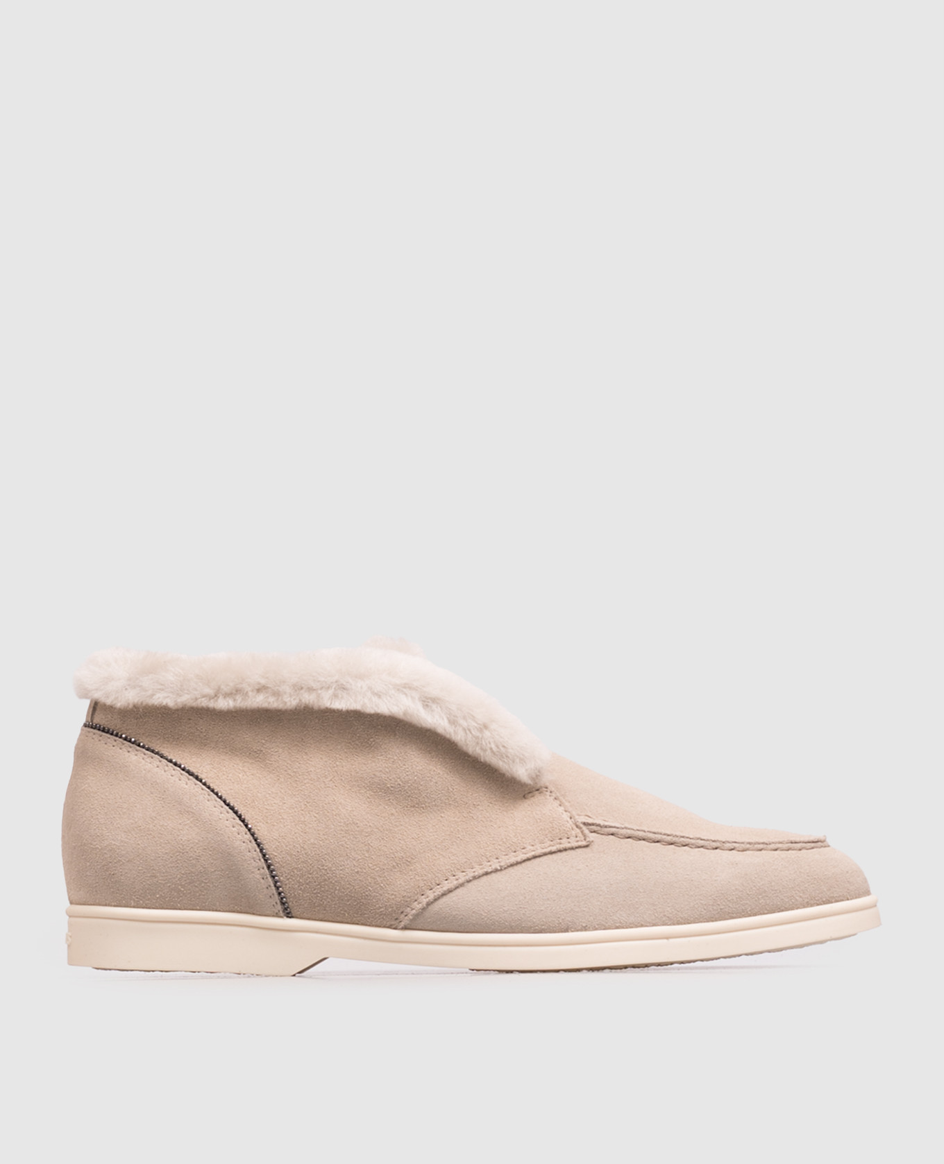 Beige suede deserts on fur with a monil chain