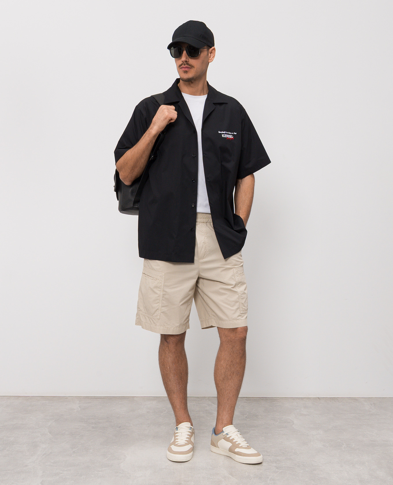 Black shirt with Peanuts print Iceberg 2