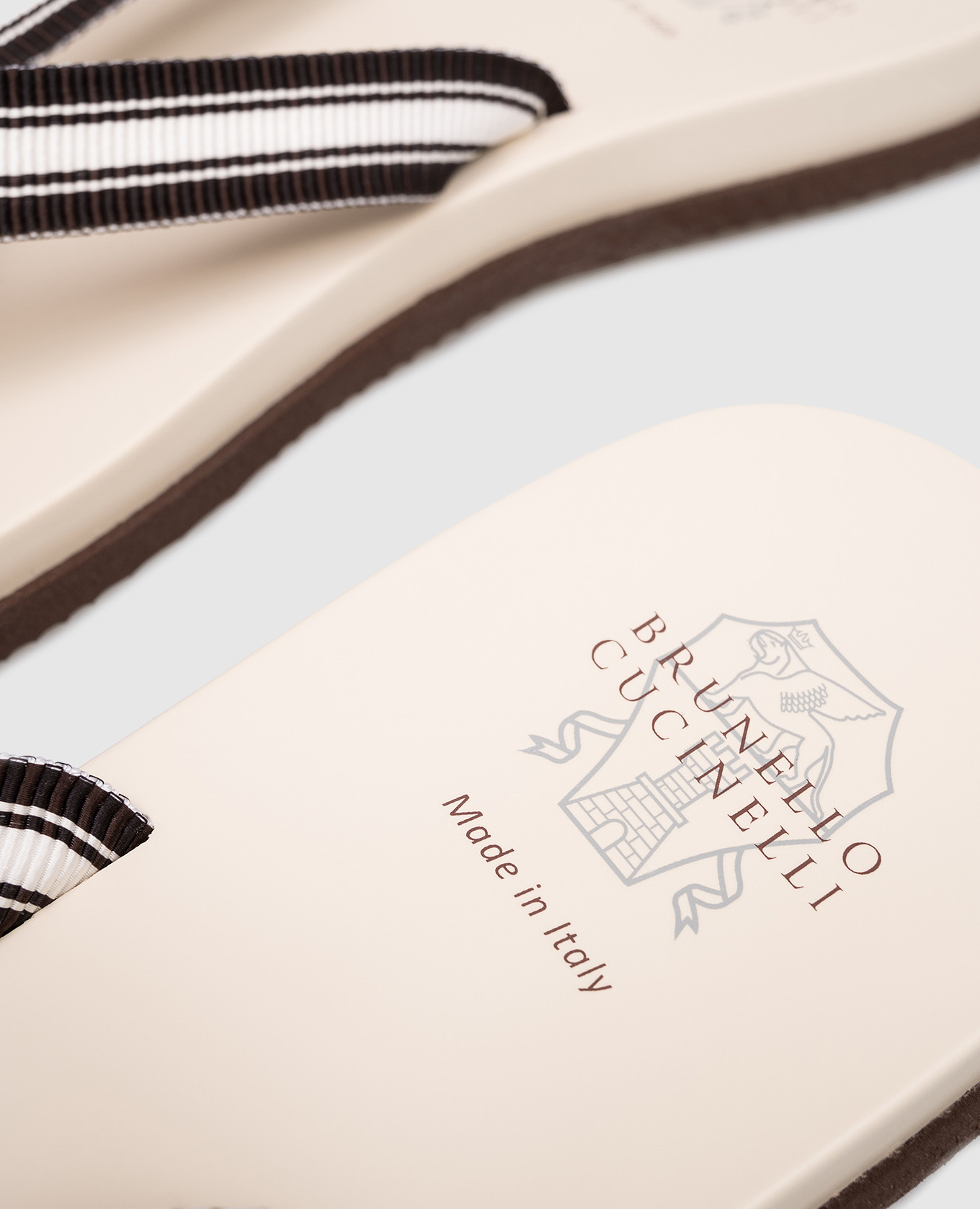 

Beige striped flip-flops Brunello Cucinelli