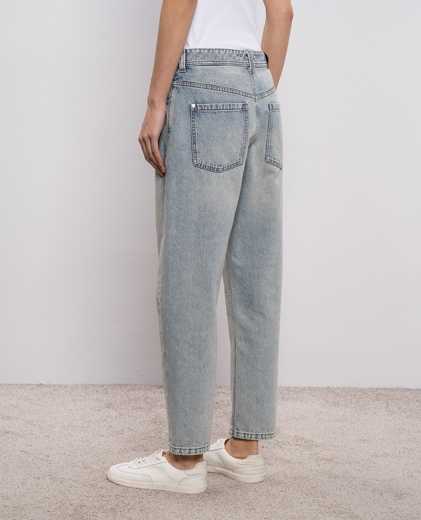 Blue mom jeans with a frayed effect Brunello Cucinelli 4