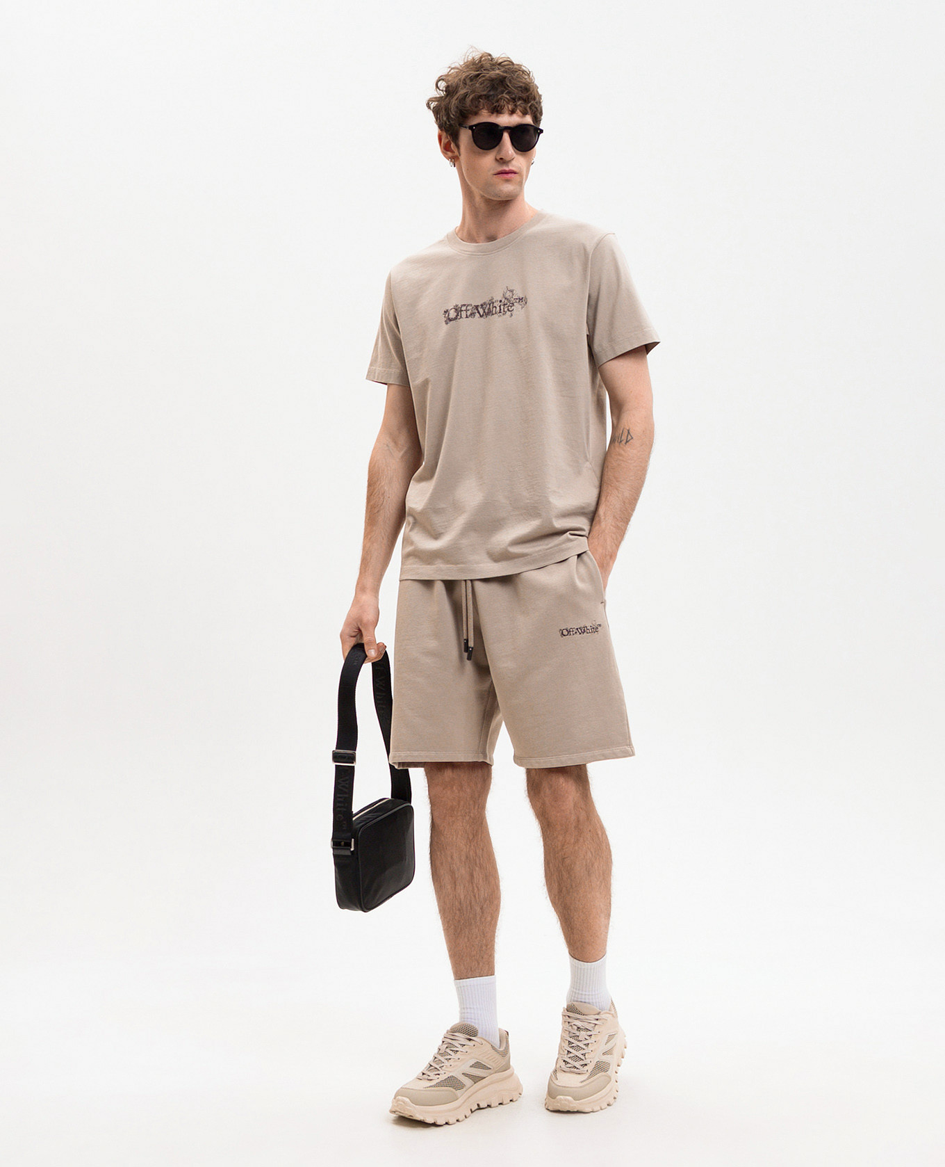 

Beige Heraldic Arrow Shorts Off-White