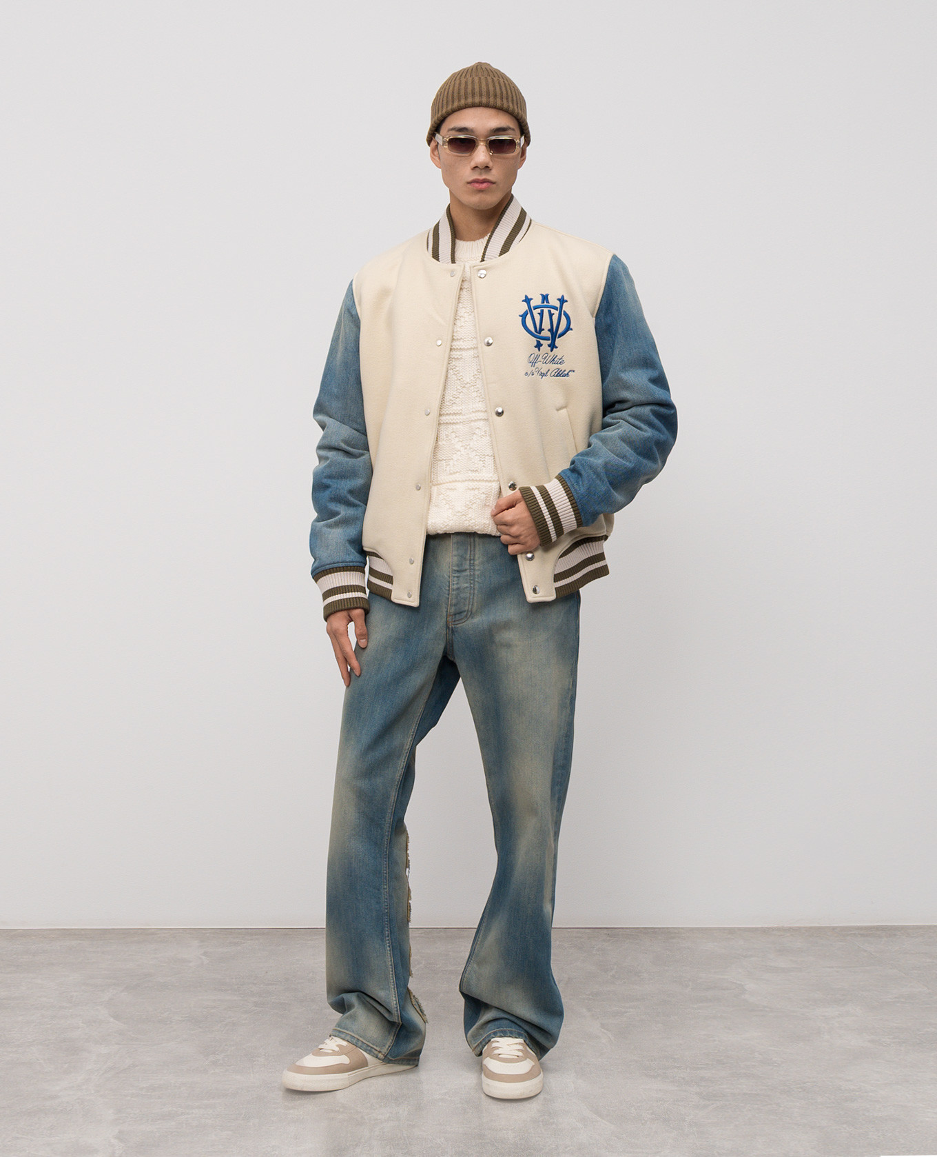 

White wool sweater with emblem pattern Off-White