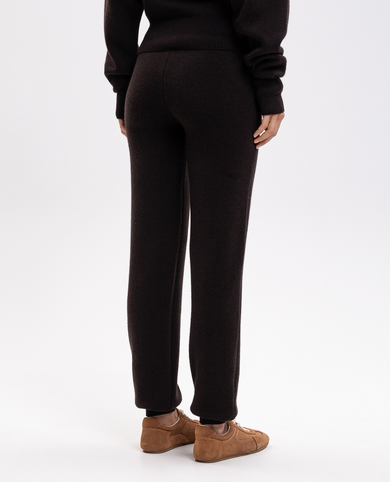 Brown cashmere joggers Jacob Lee 4