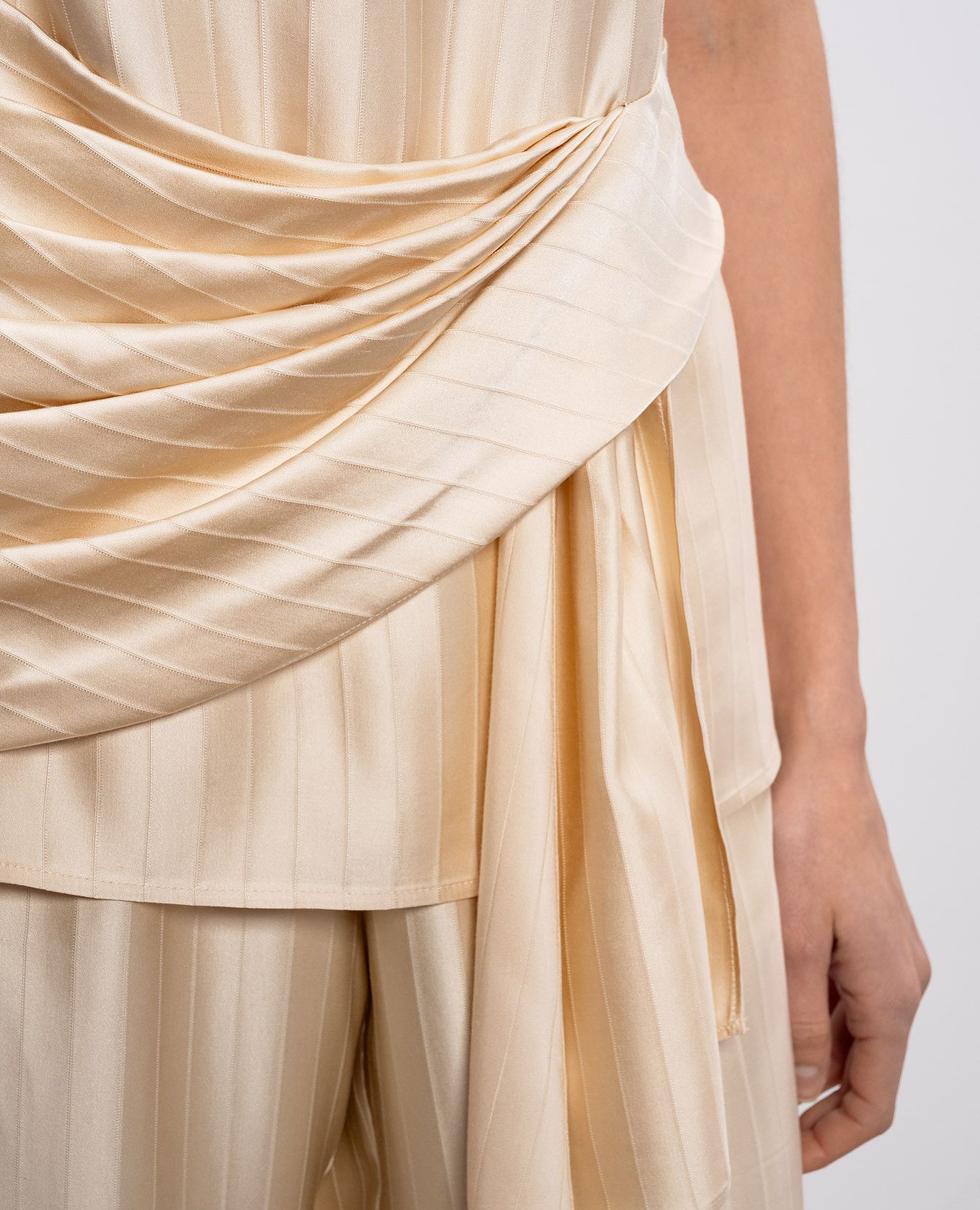 

Beige FONDA top with silk Loulou de Saison