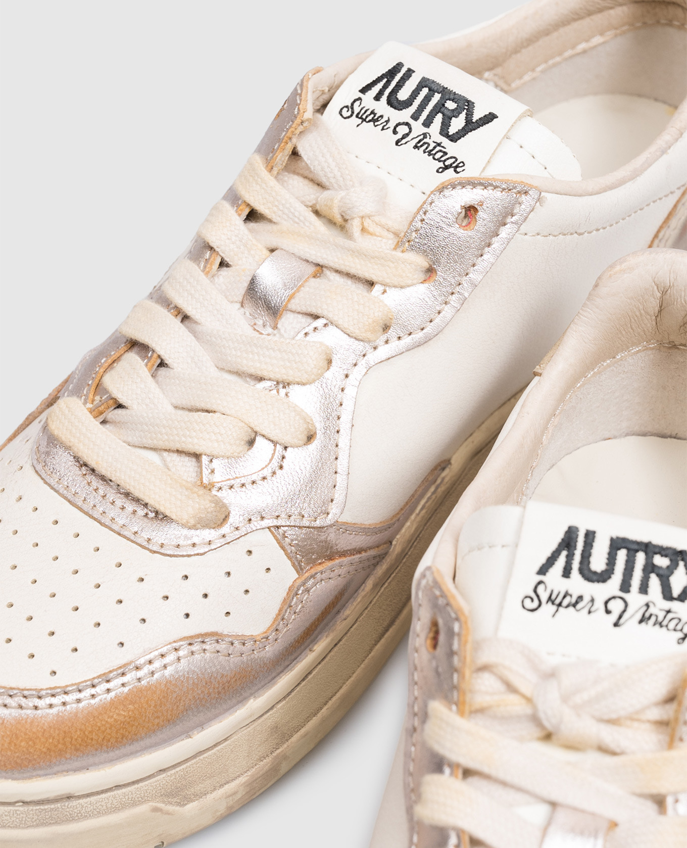Medalist Super Vintage Ivory Leather Sneakers AUTRY 5