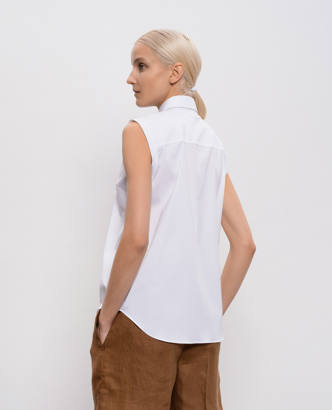 

White sleeveless shirt with monil chain Brunello Cucinelli