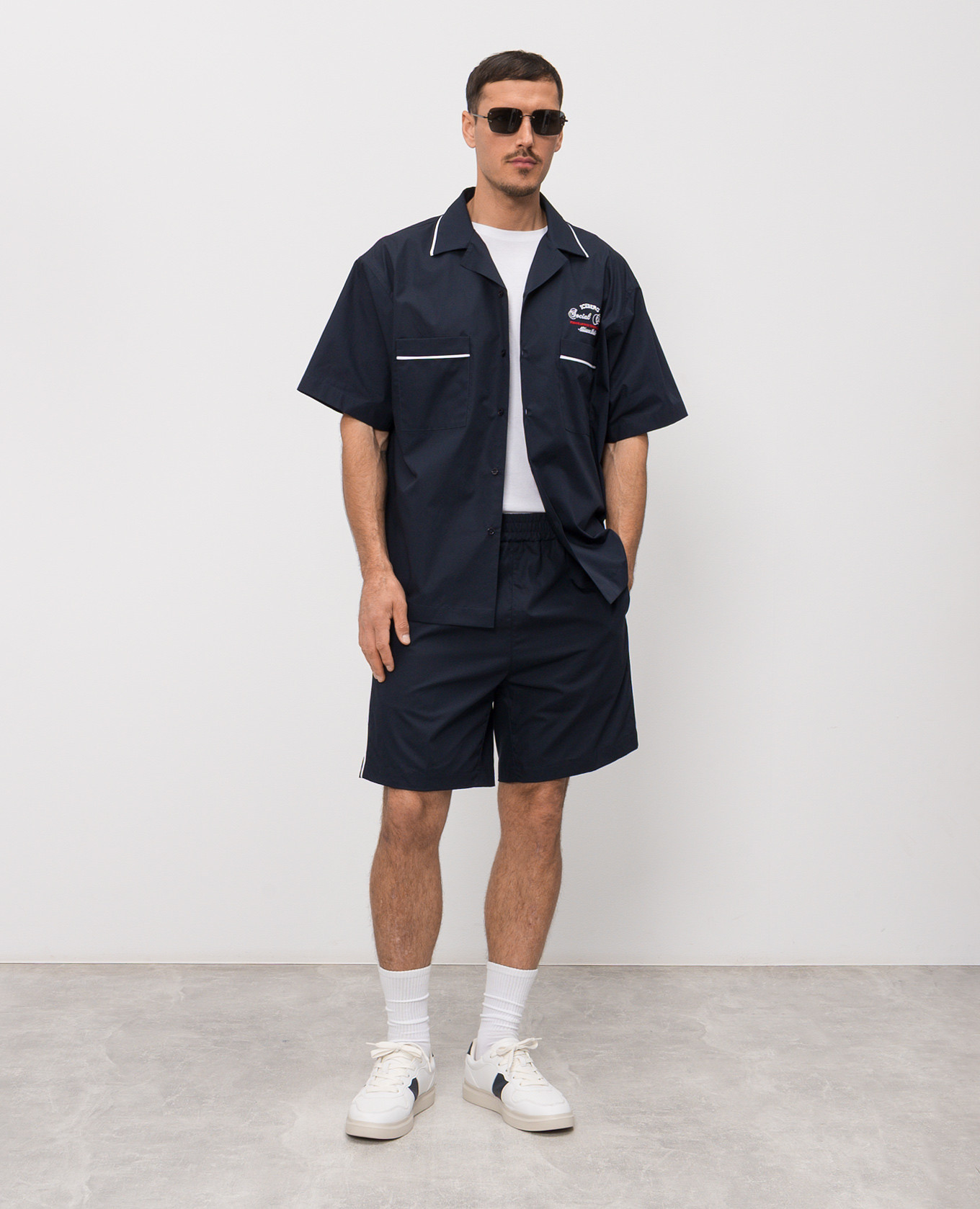 

Blue shorts with embroidered lettering Iceberg