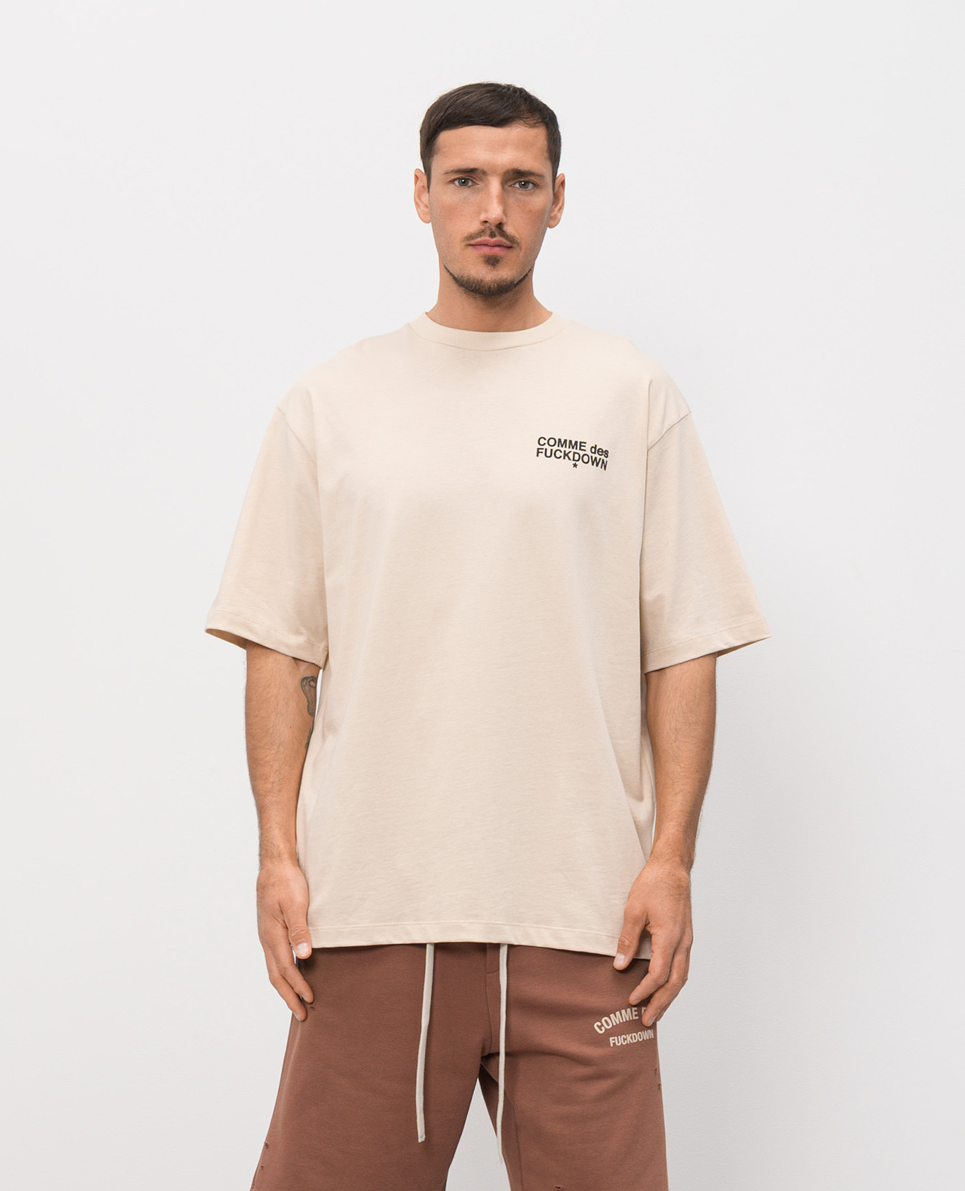 

Beige T-shirt with branded print Comme des Fuckdown