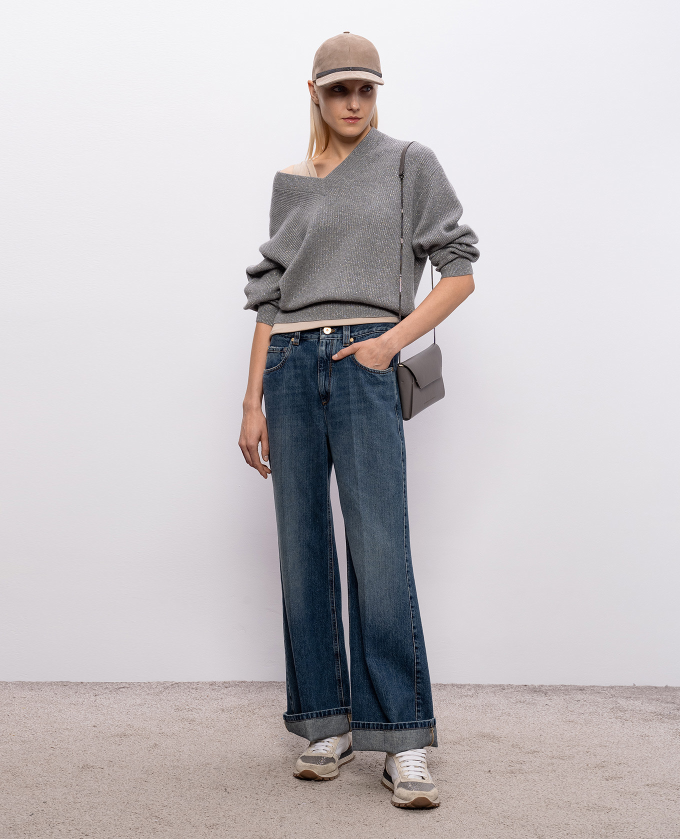 

Beige T-shirt with monil chain Brunello Cucinelli