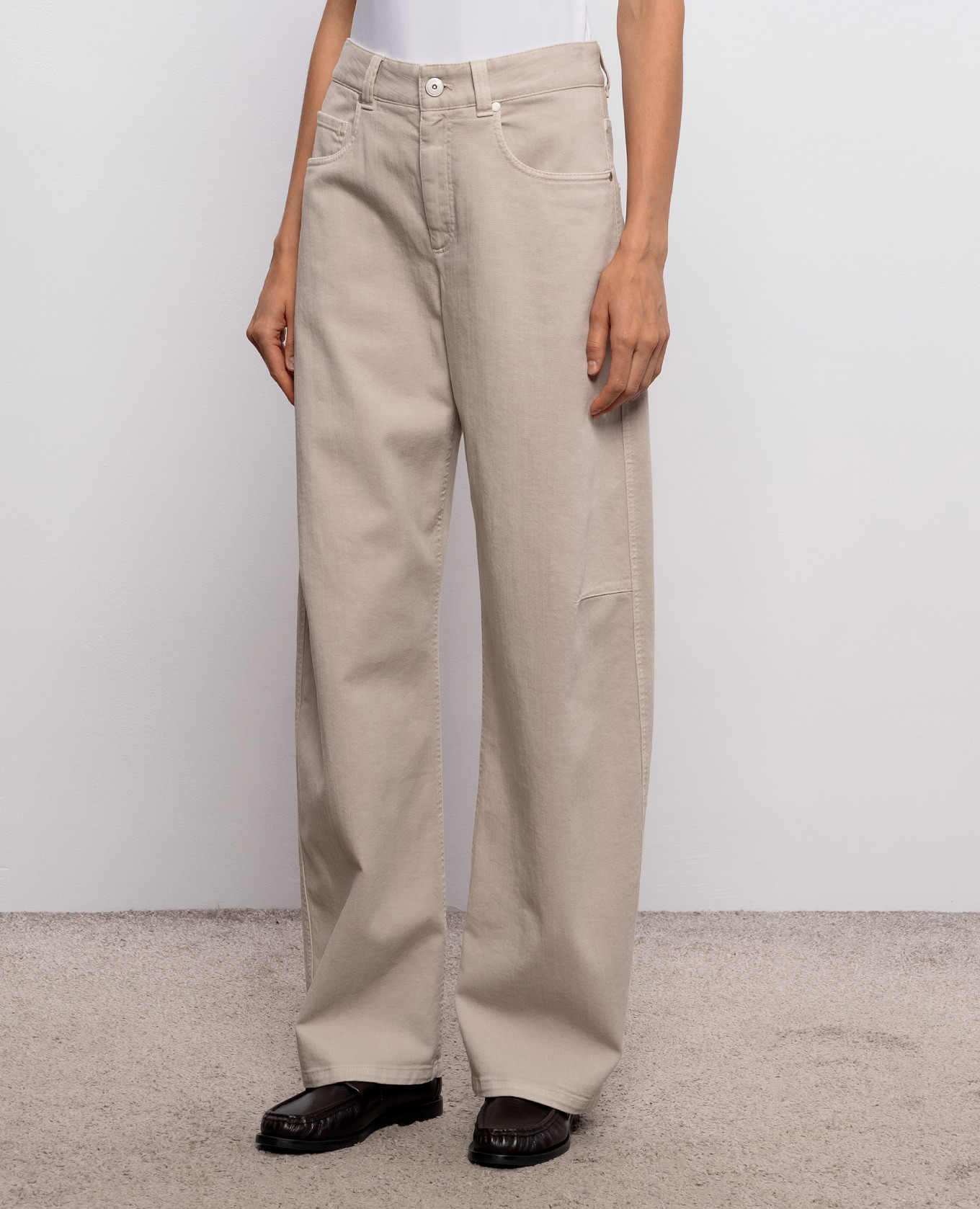 Beige jeans with logo patch Brunello Cucinelli 3