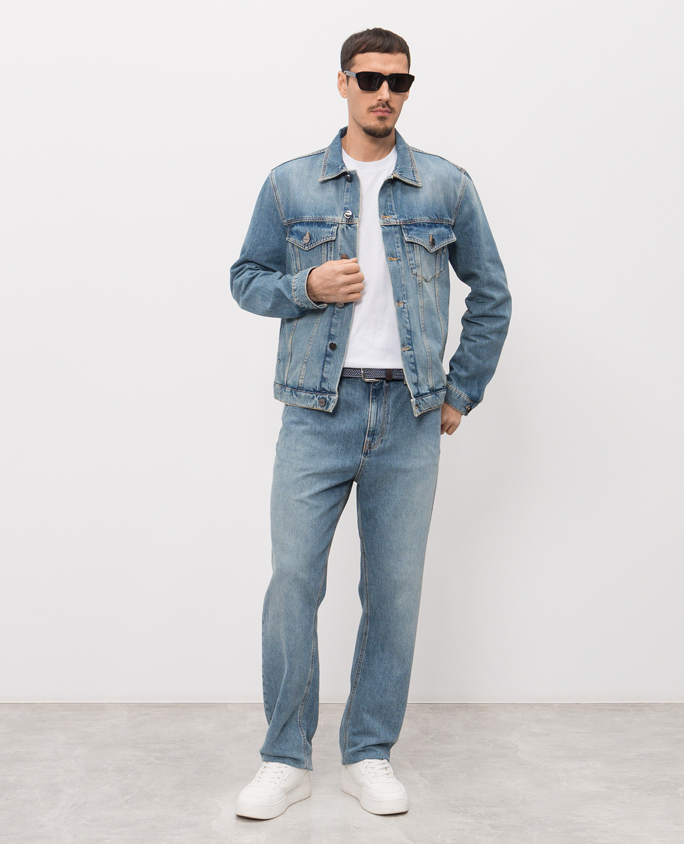 

Blue jeans with a worn effect Iceberg, Light blue