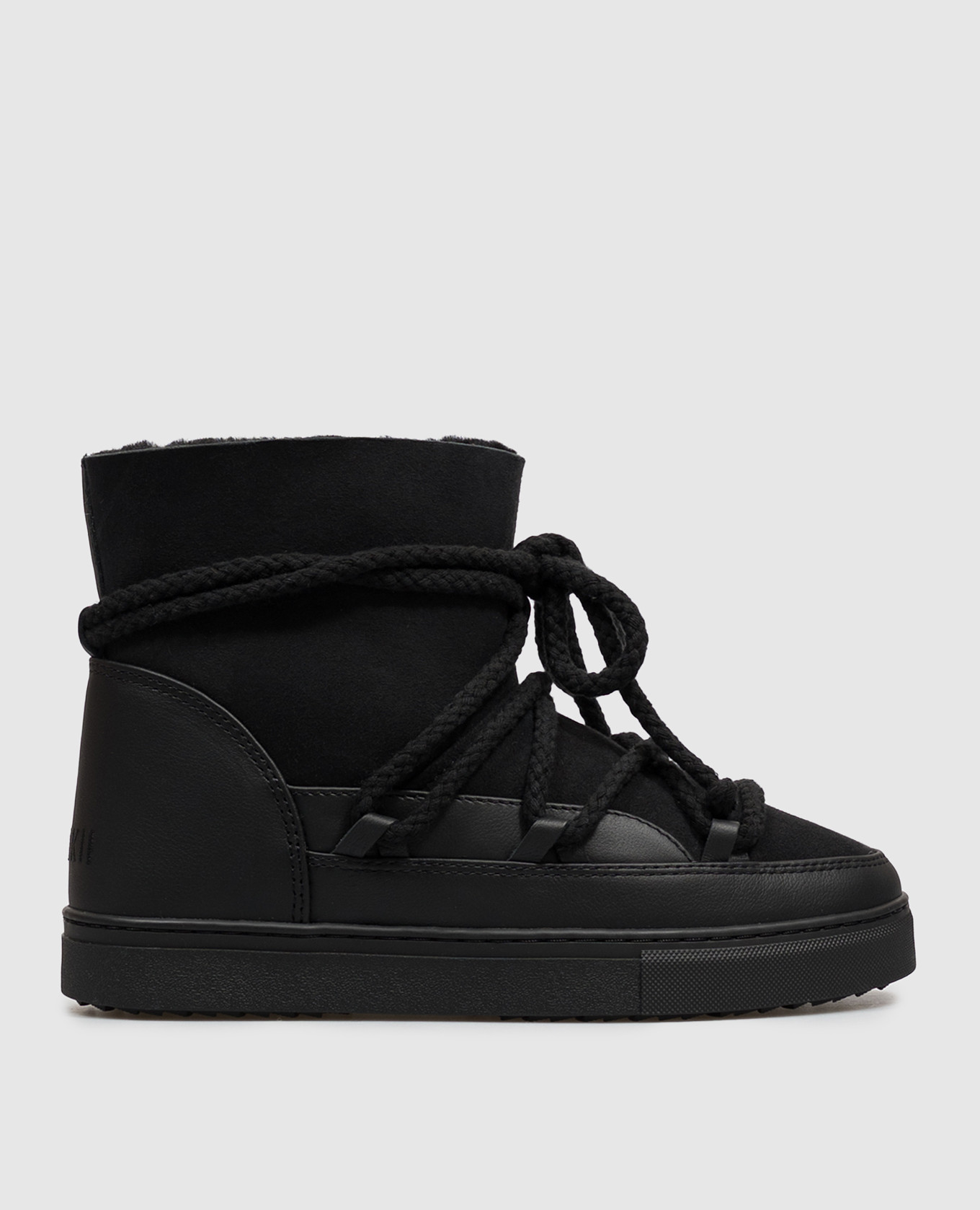 Black suede boots with fur