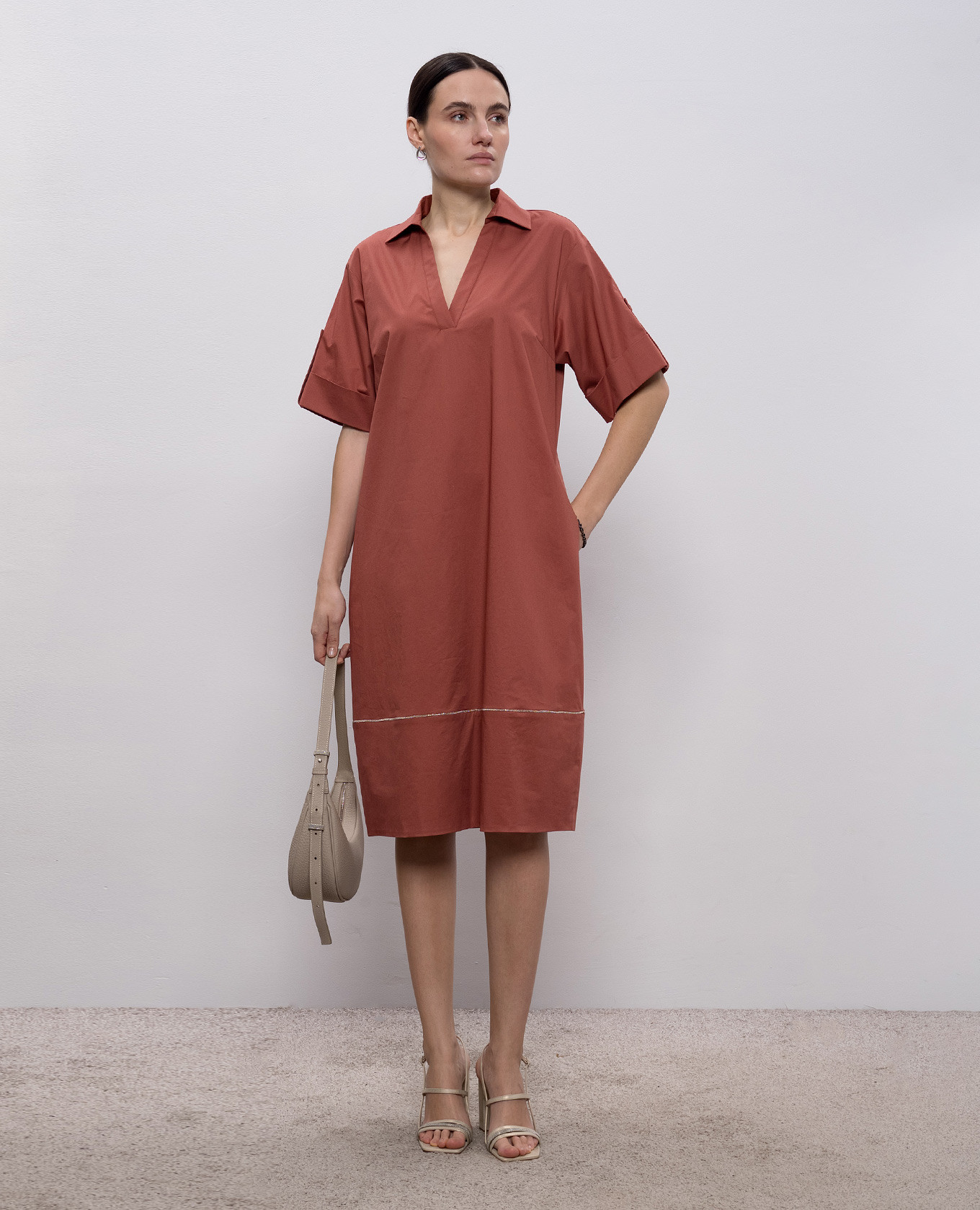 Red dress with a monil chain Peserico 2