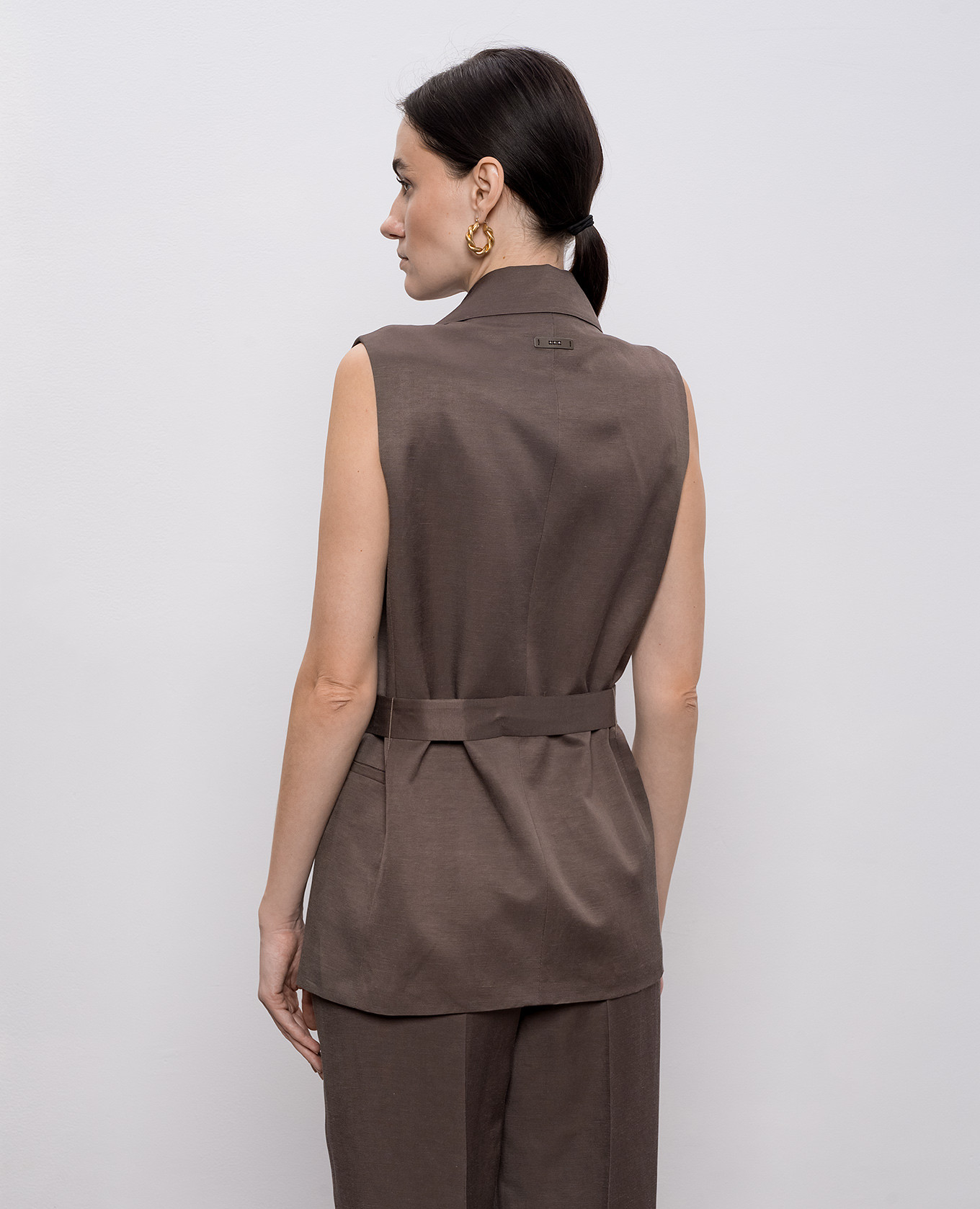 

Brown double-breasted vest with linen Peserico