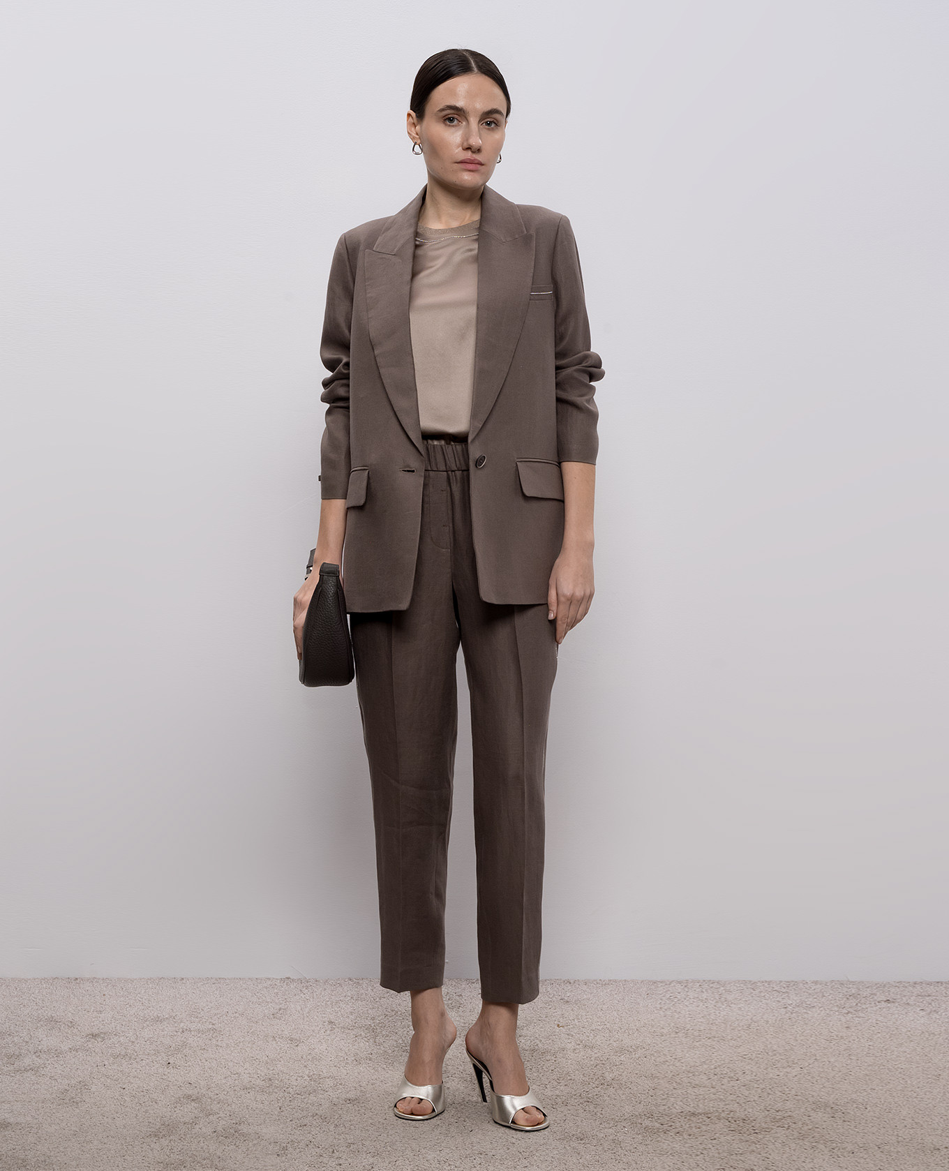 

Brown silk top with monil chain Peserico